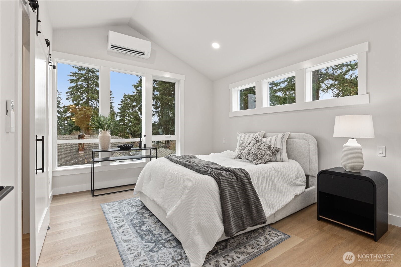 14308 B Roslyn Place Property Photo 3