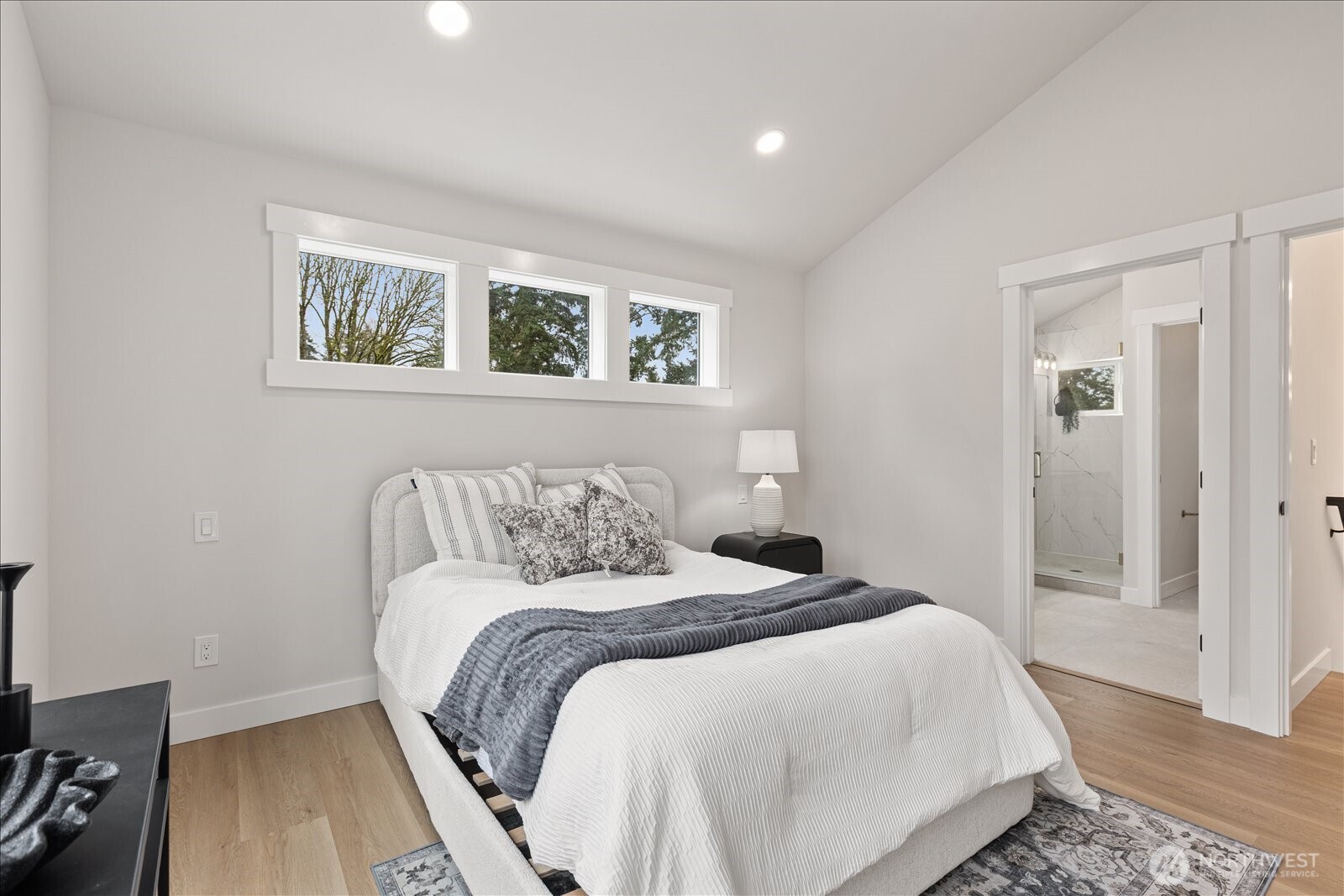 14308 B Roslyn Place Property Photo 4