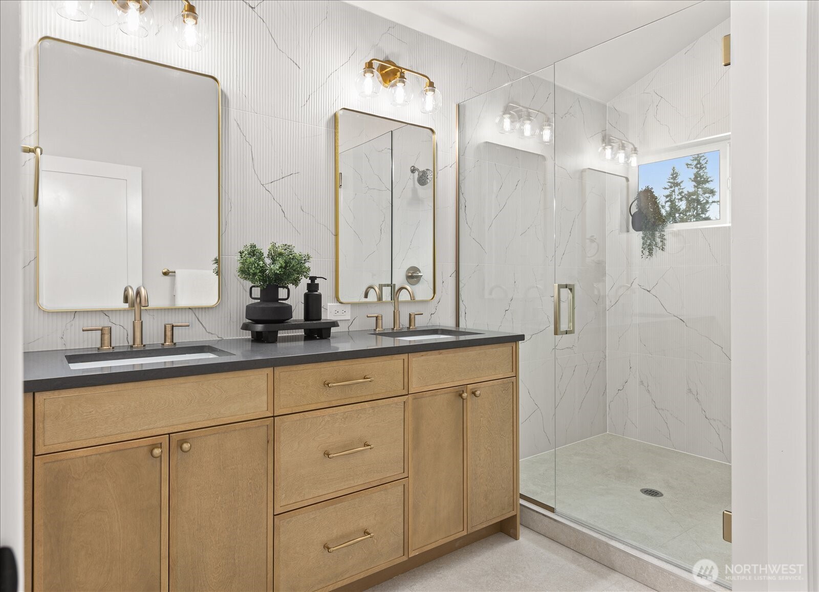 14308 B Roslyn Place Property Photo 5