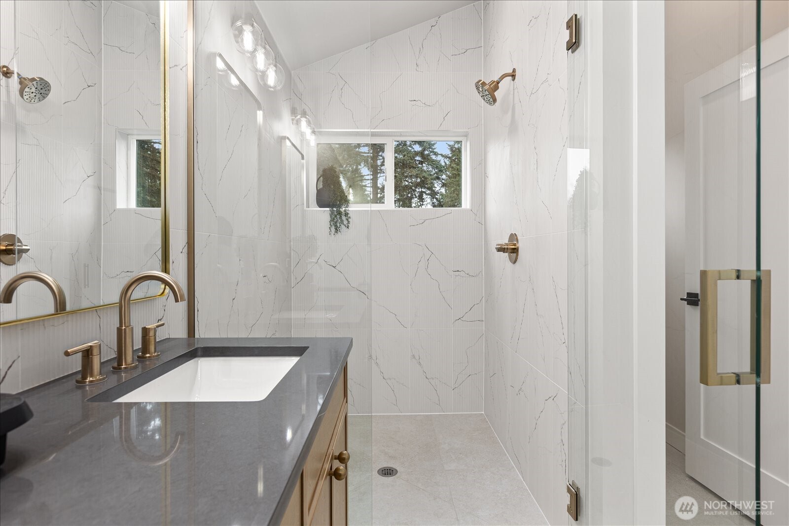 14308 B Roslyn Place Property Photo 6