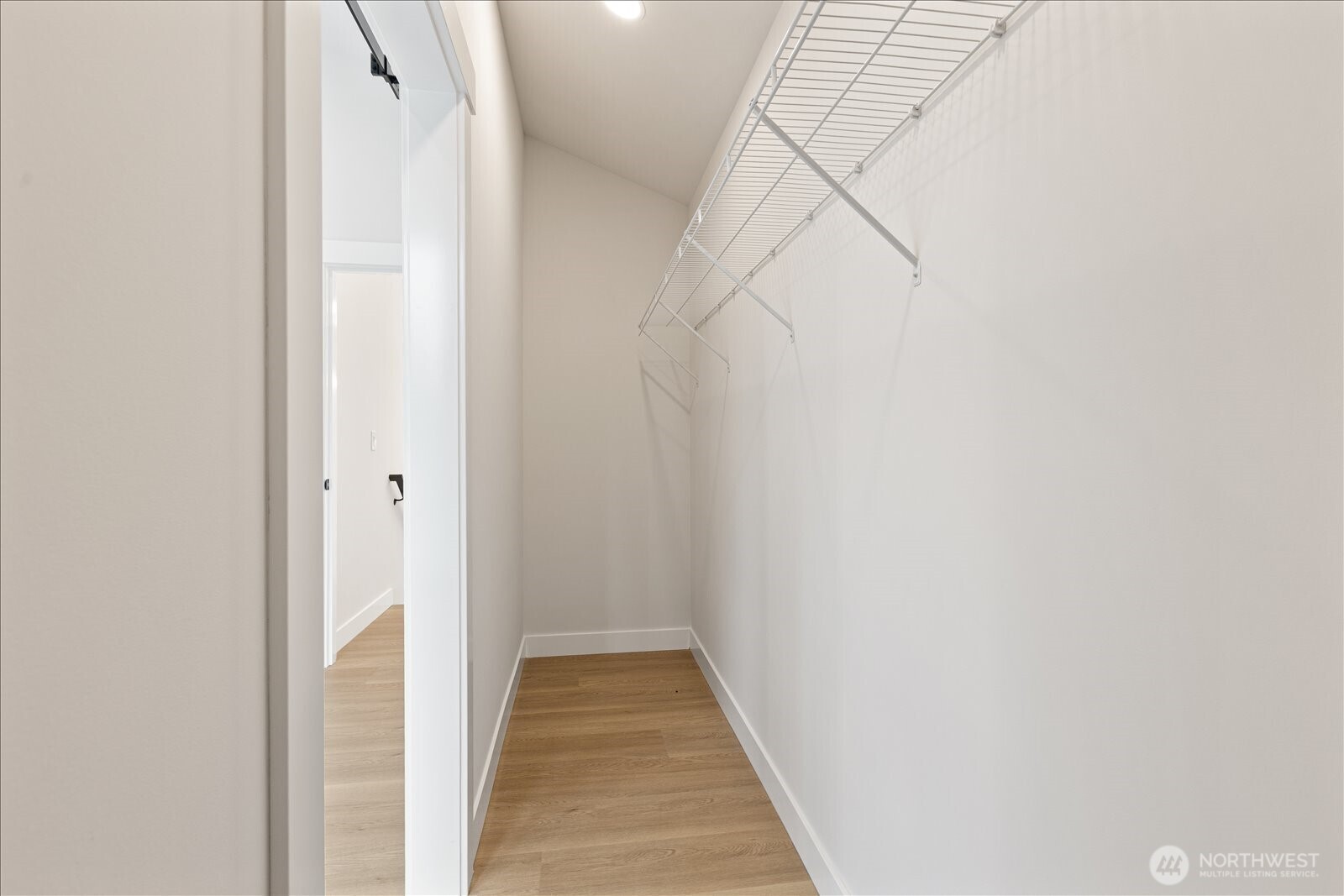 14308 B Roslyn Place Property Photo 7