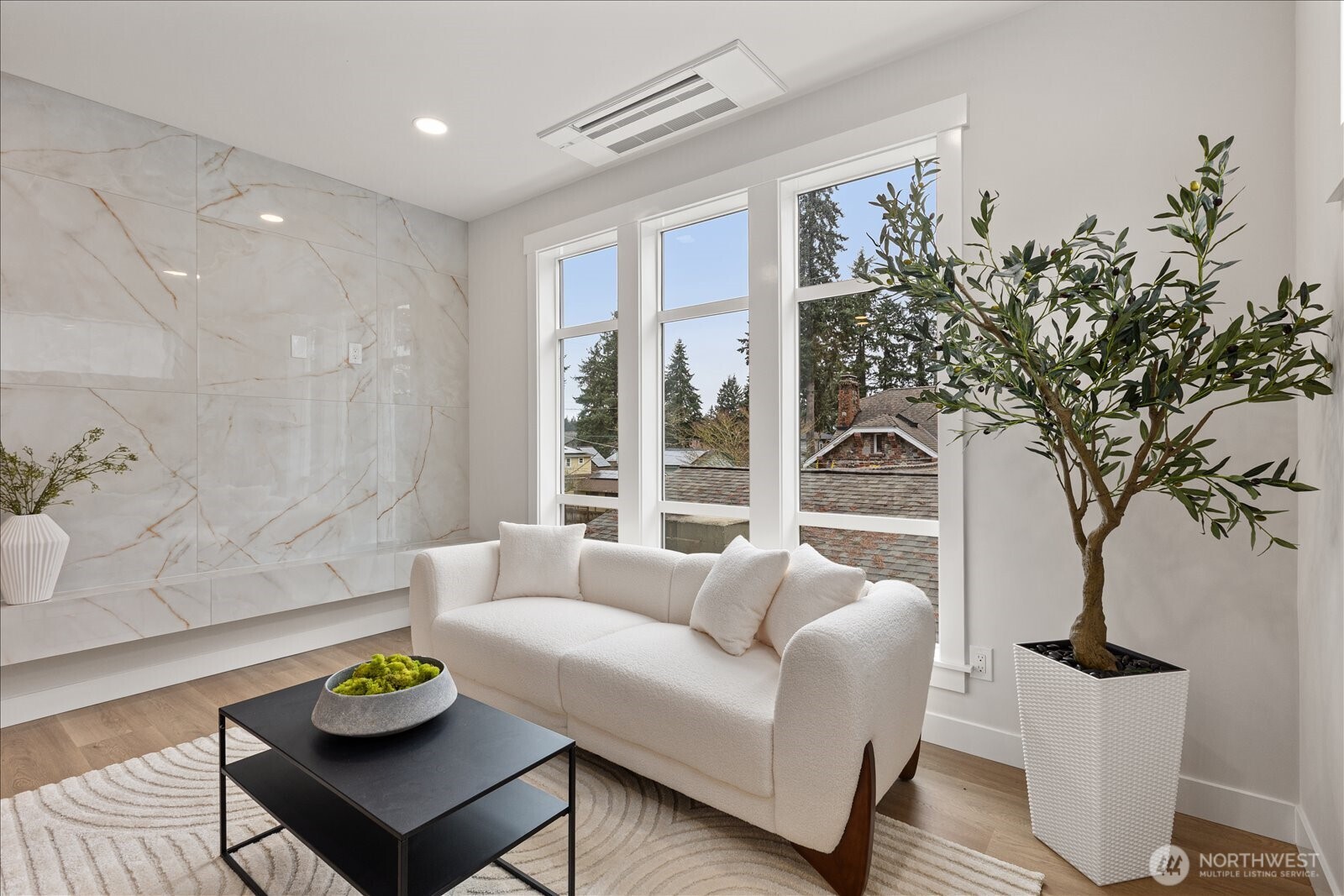 14308 B Roslyn Place Property Photo 8