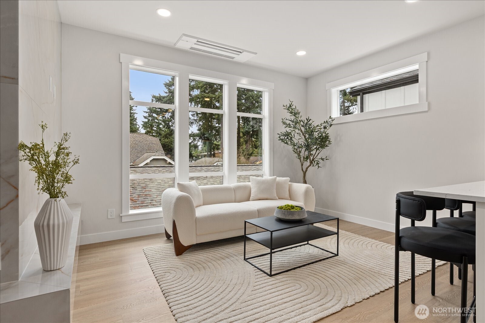14308 B Roslyn Place Property Photo 9