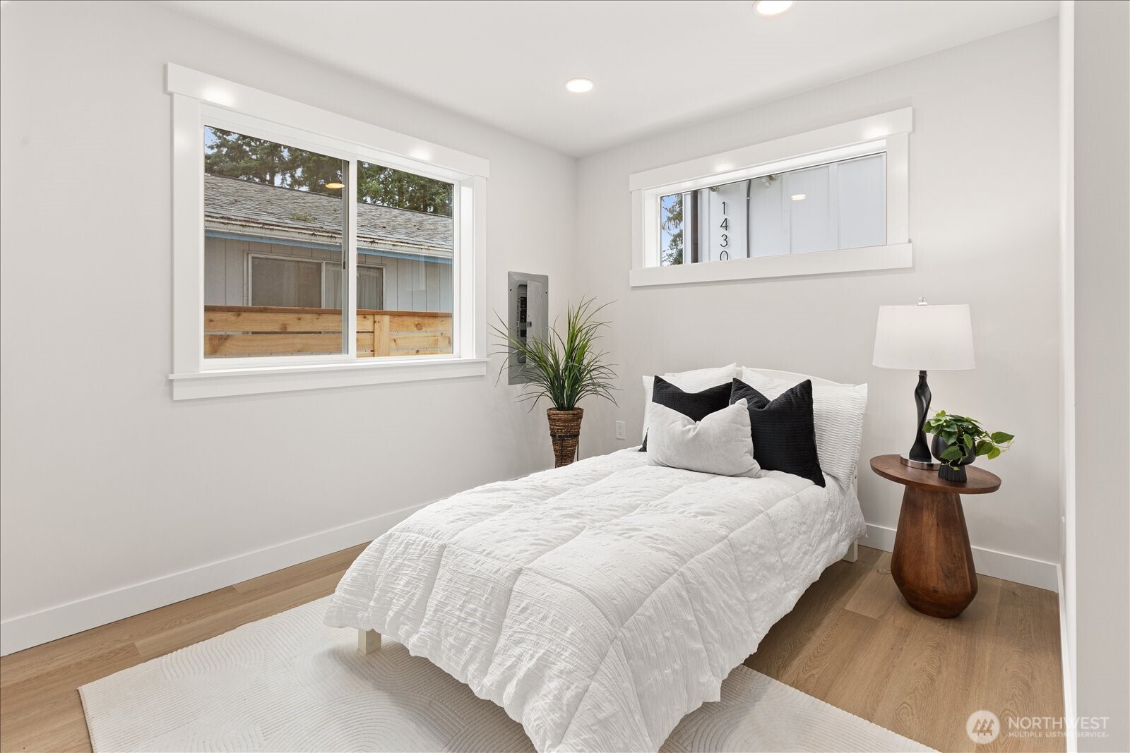 14308 B Roslyn Place Property Photo 14