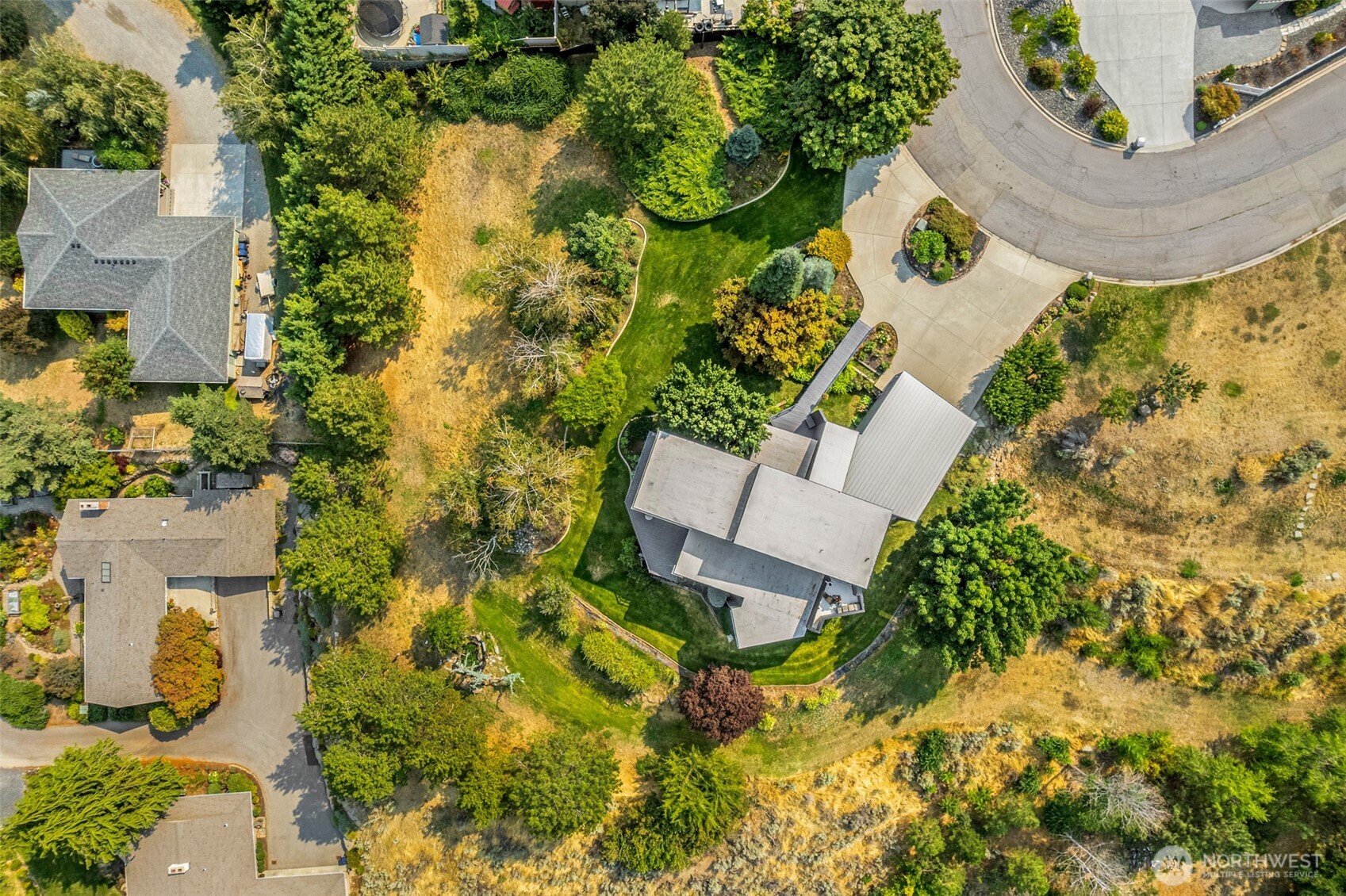 916 Skyline Place Property Photo 10