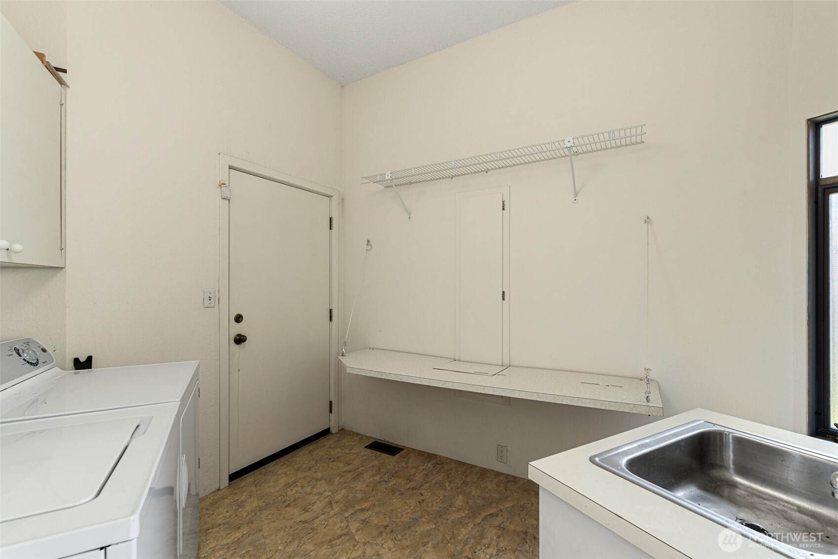 916 Skyline Place Property Photo 34