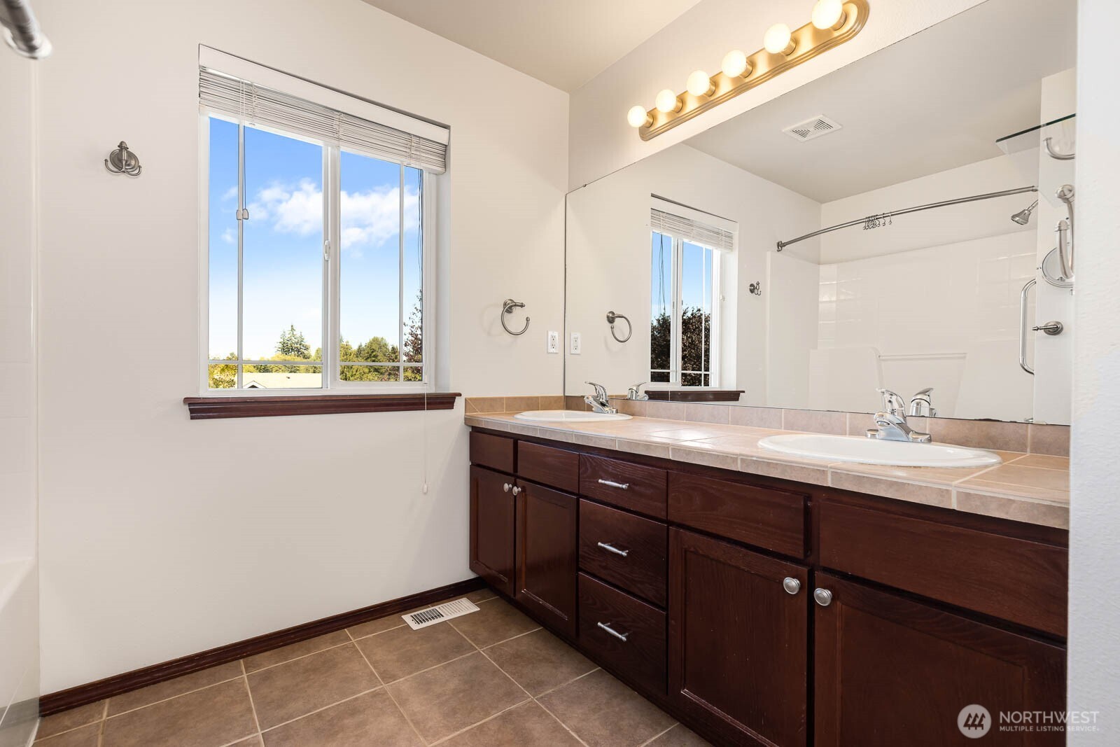 5728 9th Dr W Property Photo 12