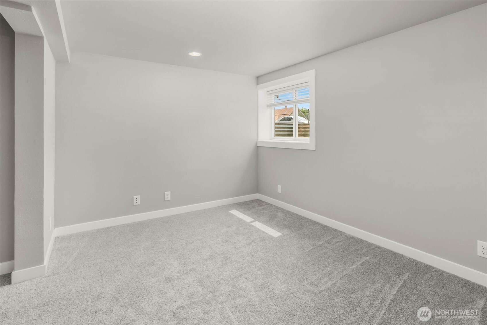 403 E 3rd Street Property Photo 24
