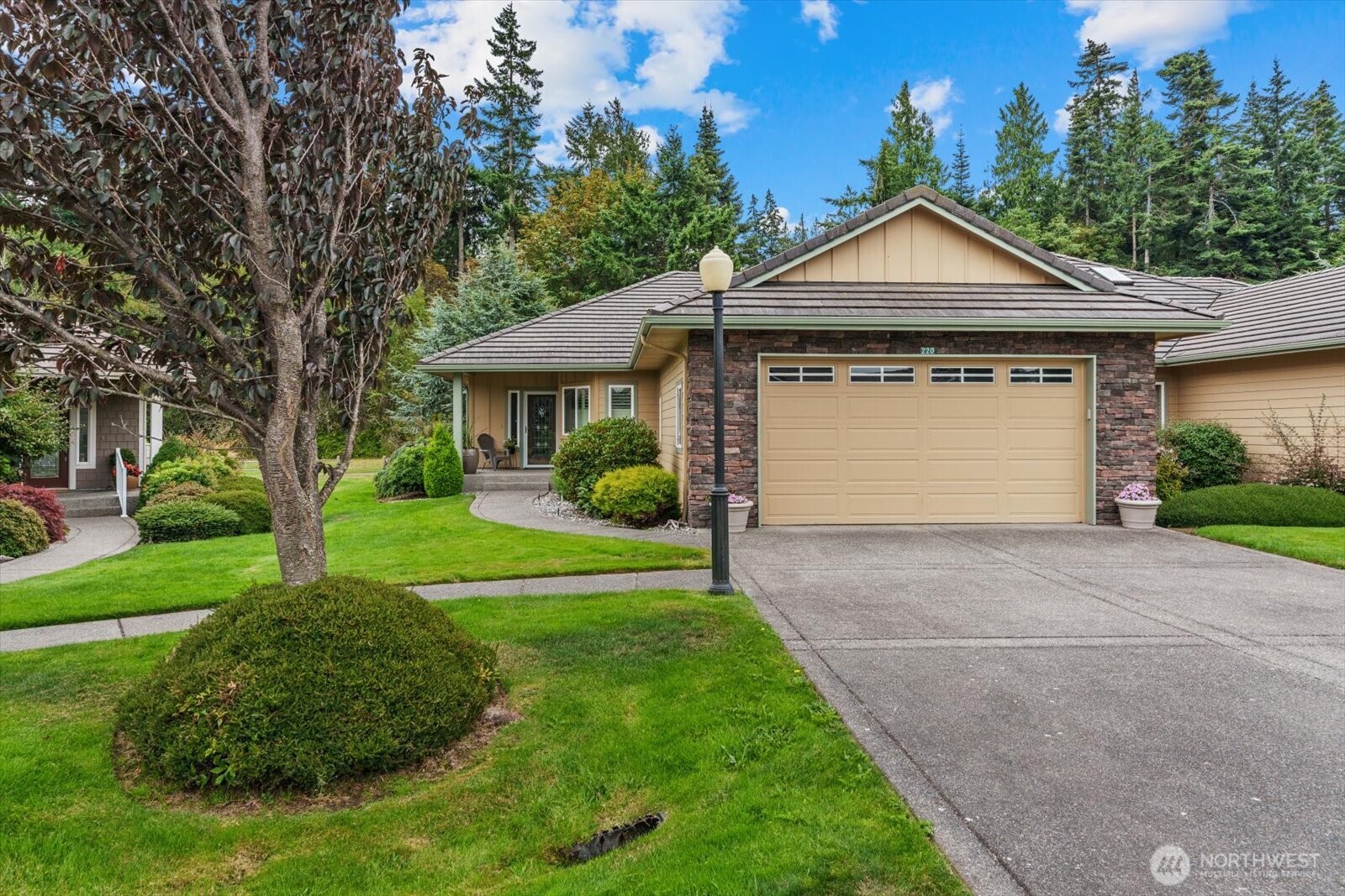 220 Cascadia Loop Property Photo 2