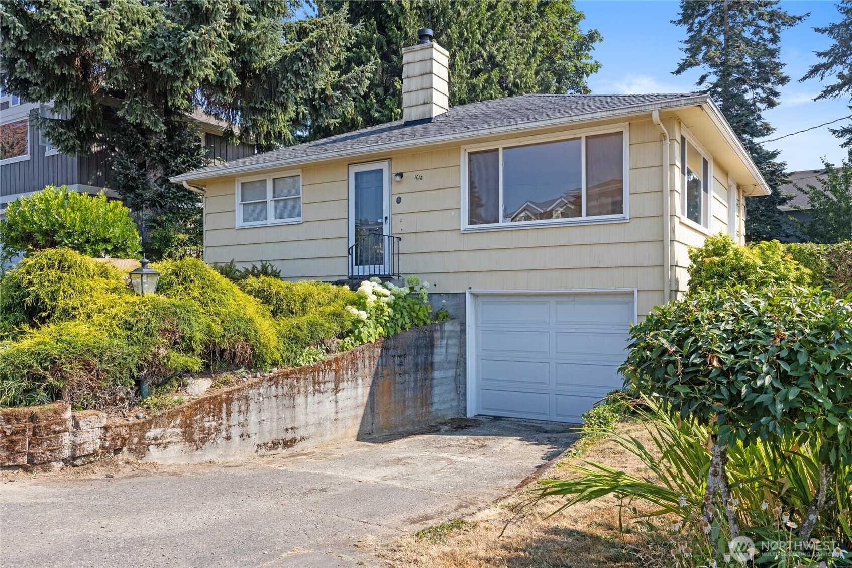 1013 N 33rd Place Property Photo 1