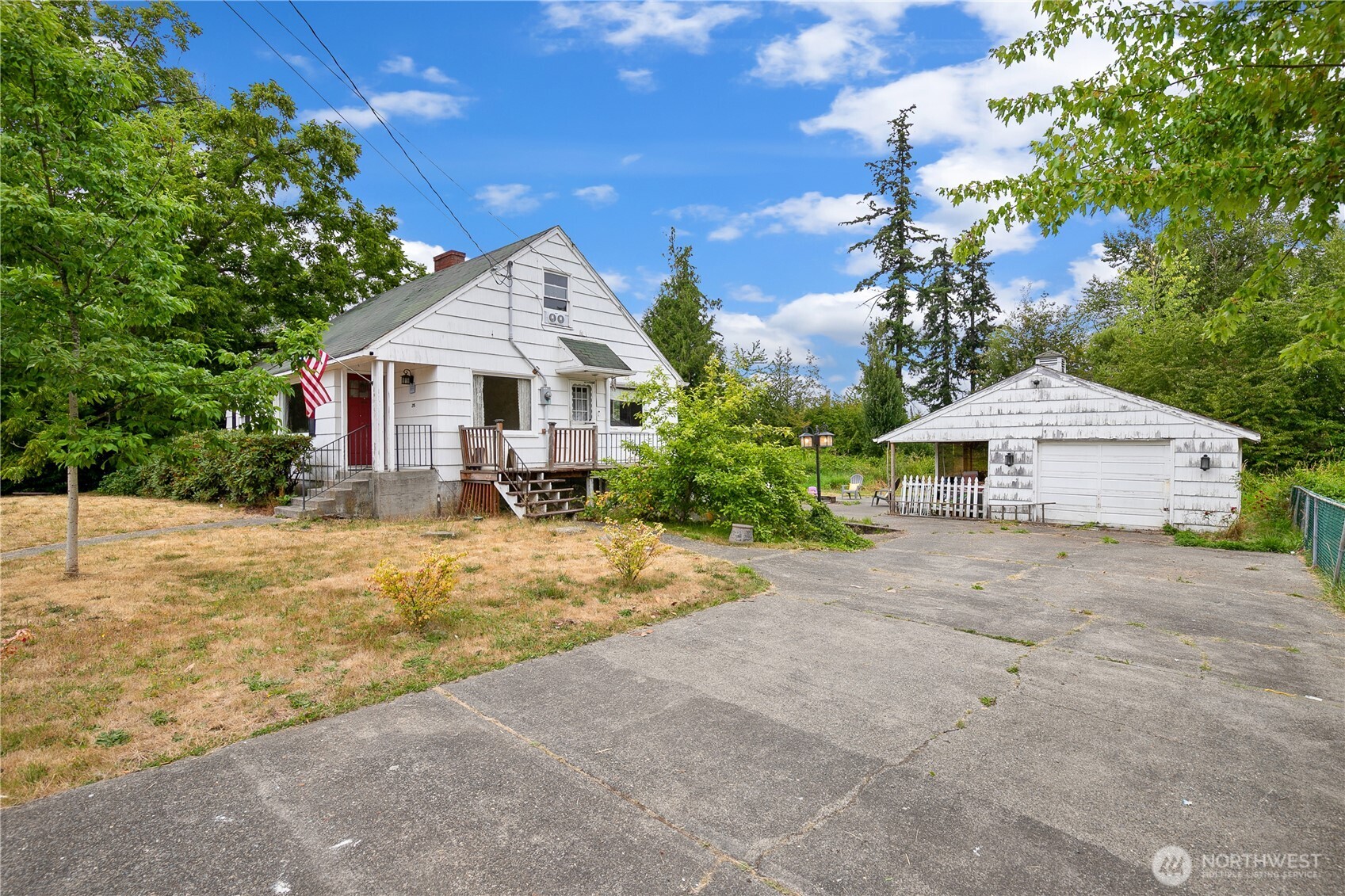 215 99th Street Property Photo 2