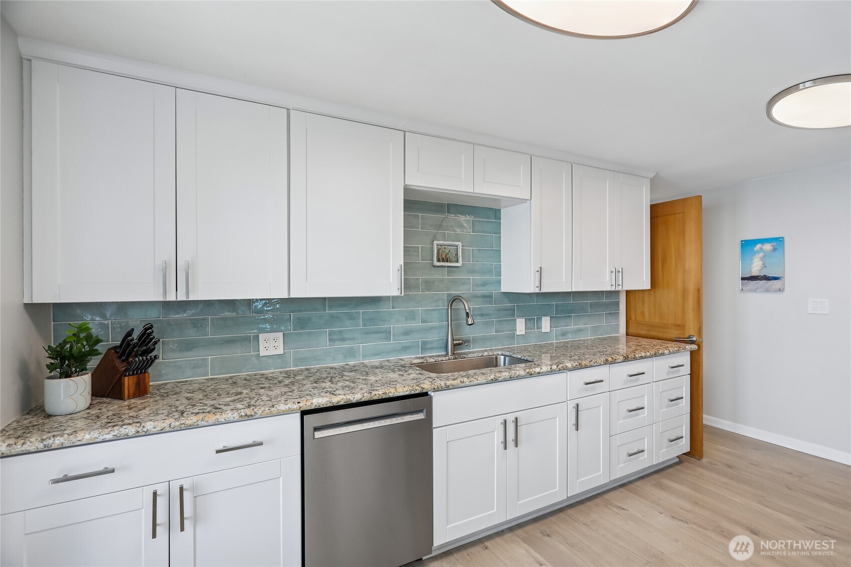 12905 Standring Lane Property Photo 8
