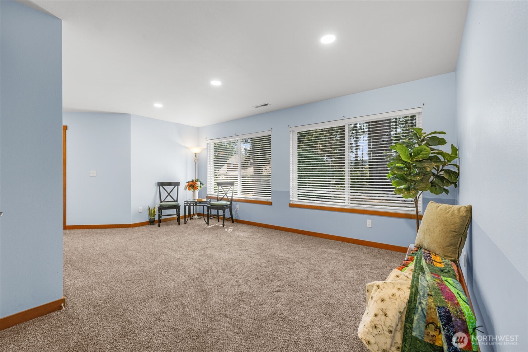 15715 E 5th Avenue Property Photo 7