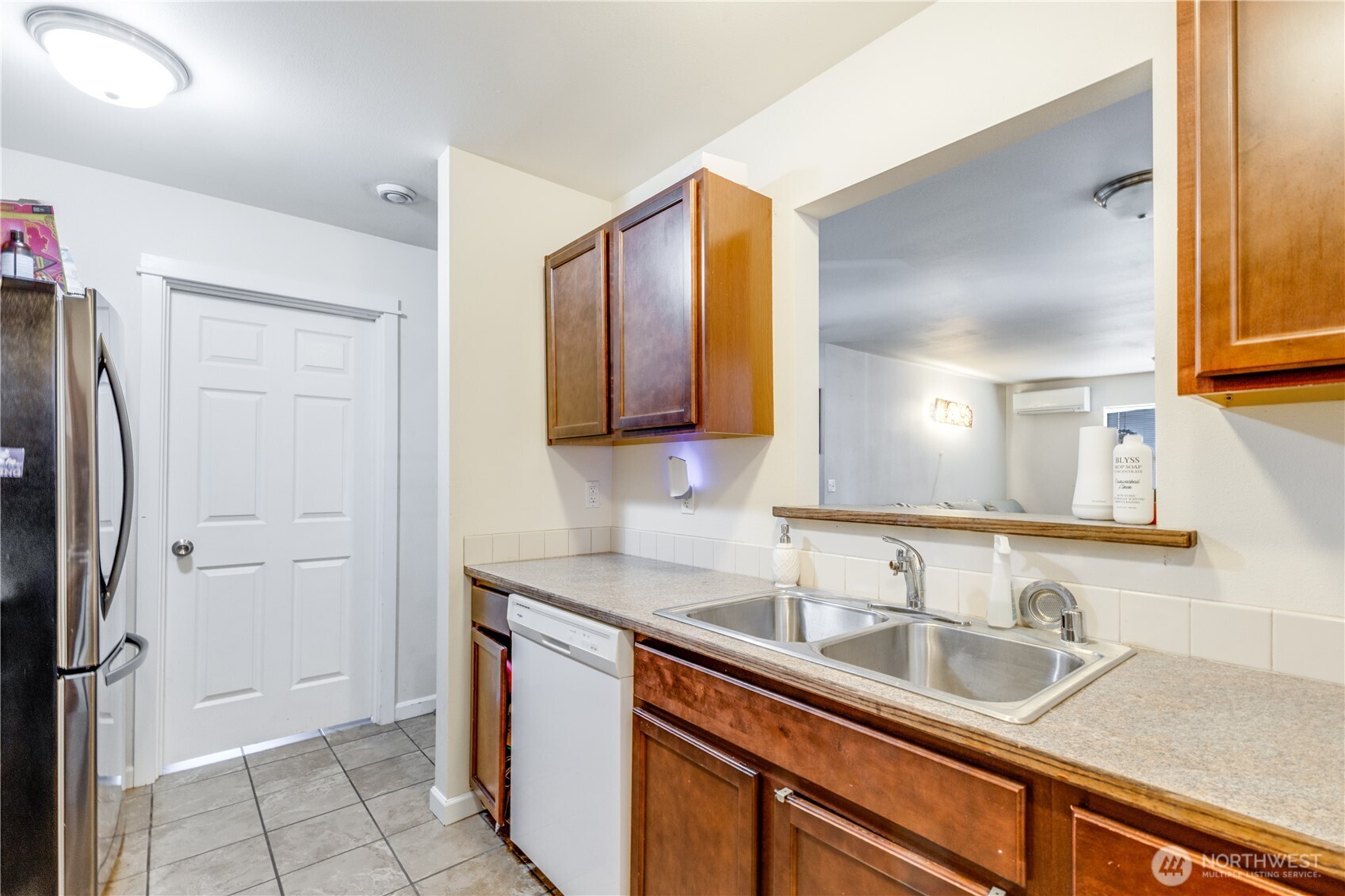 8921 Commercial Street Property Photo 8