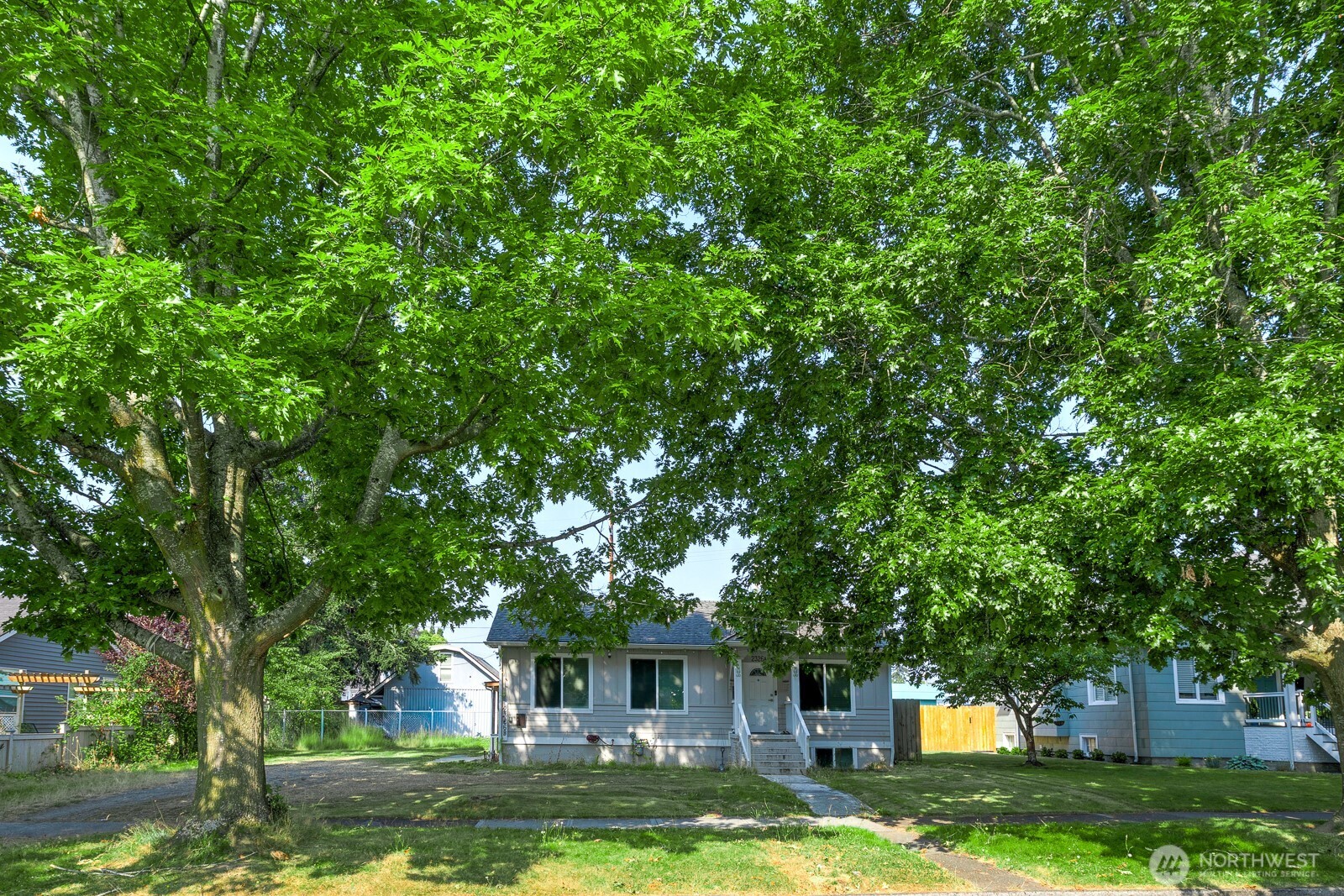 2326 Mcdougall Avenue Property Photo 2
