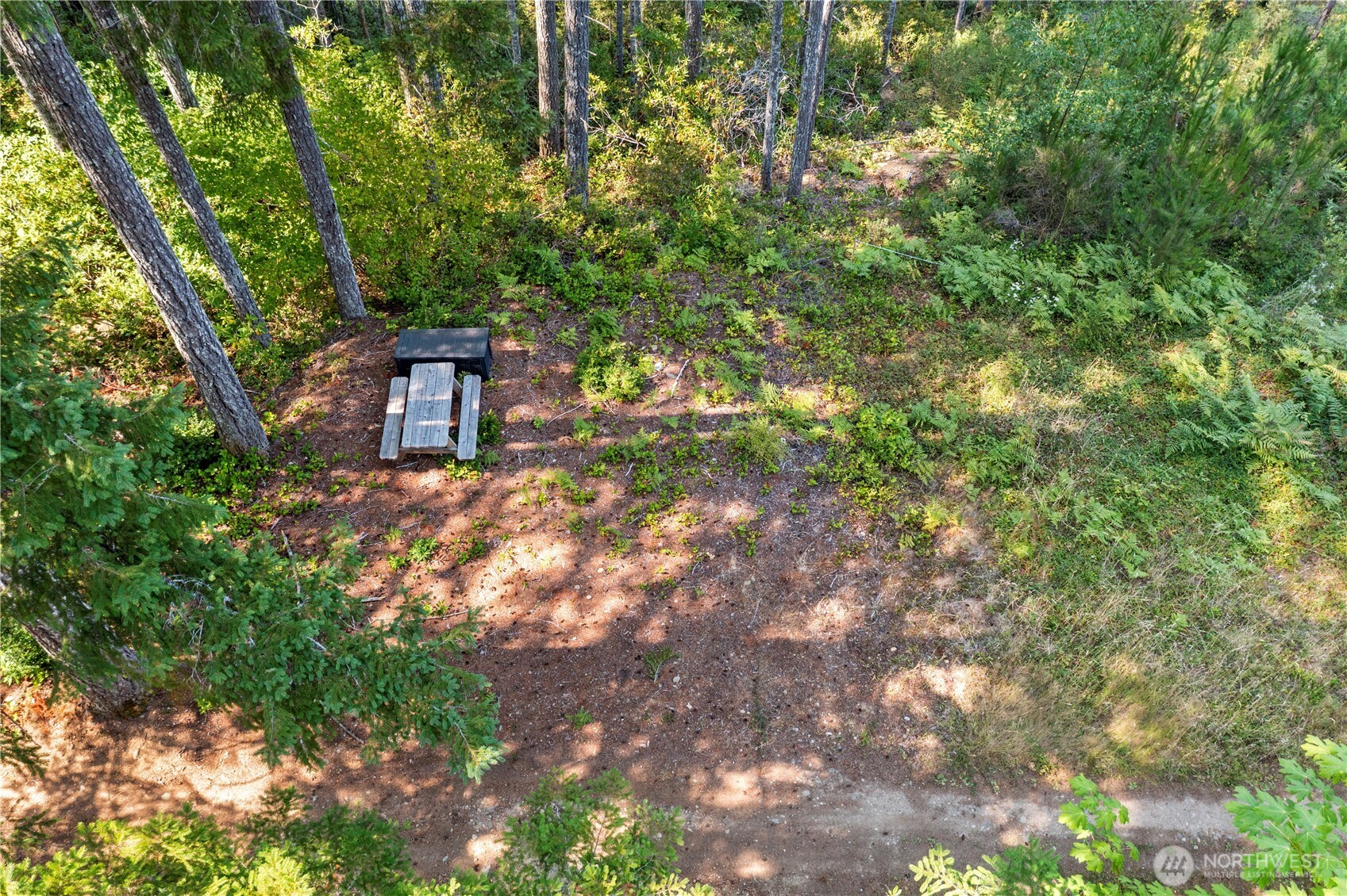 261 Ne Circle Drive Property Photo 2