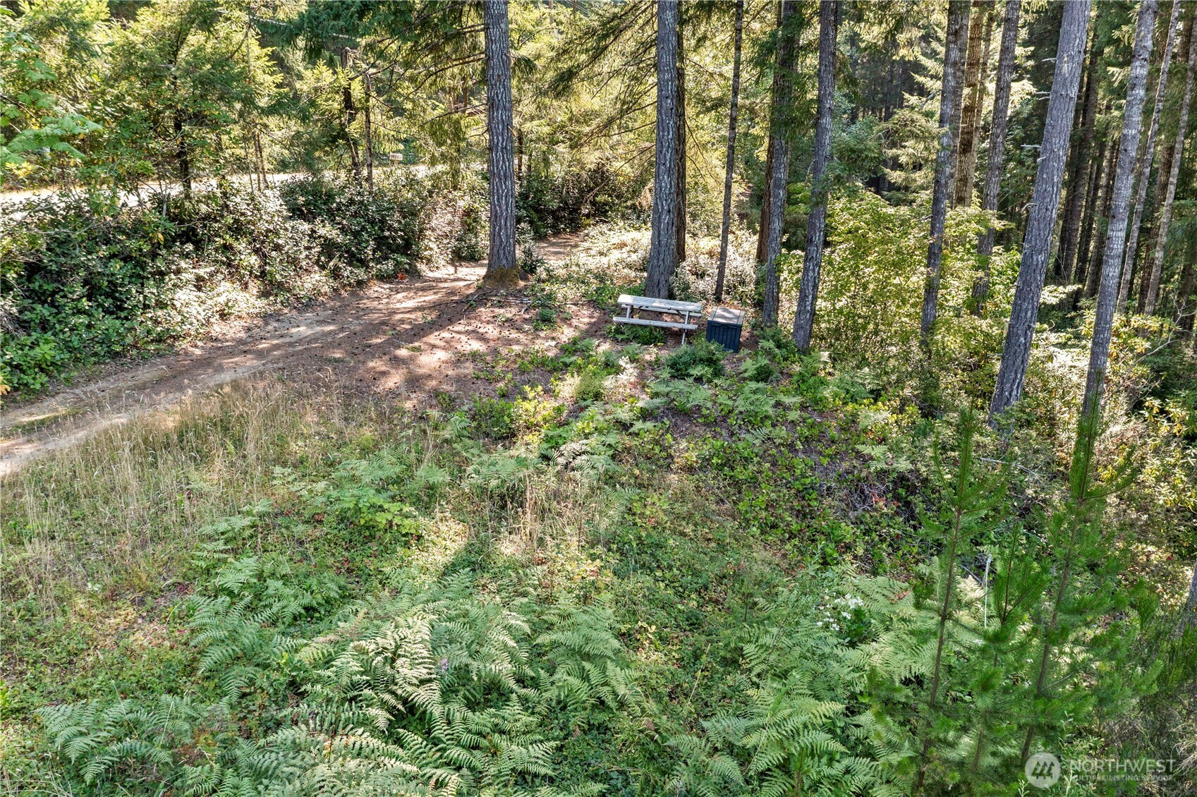 261 Ne Circle Drive Property Photo 8
