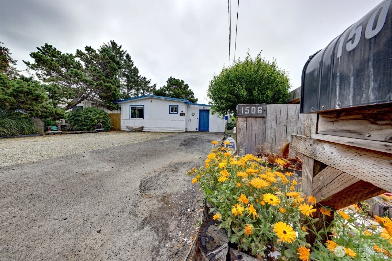 1506 266th Place Property Photo 2