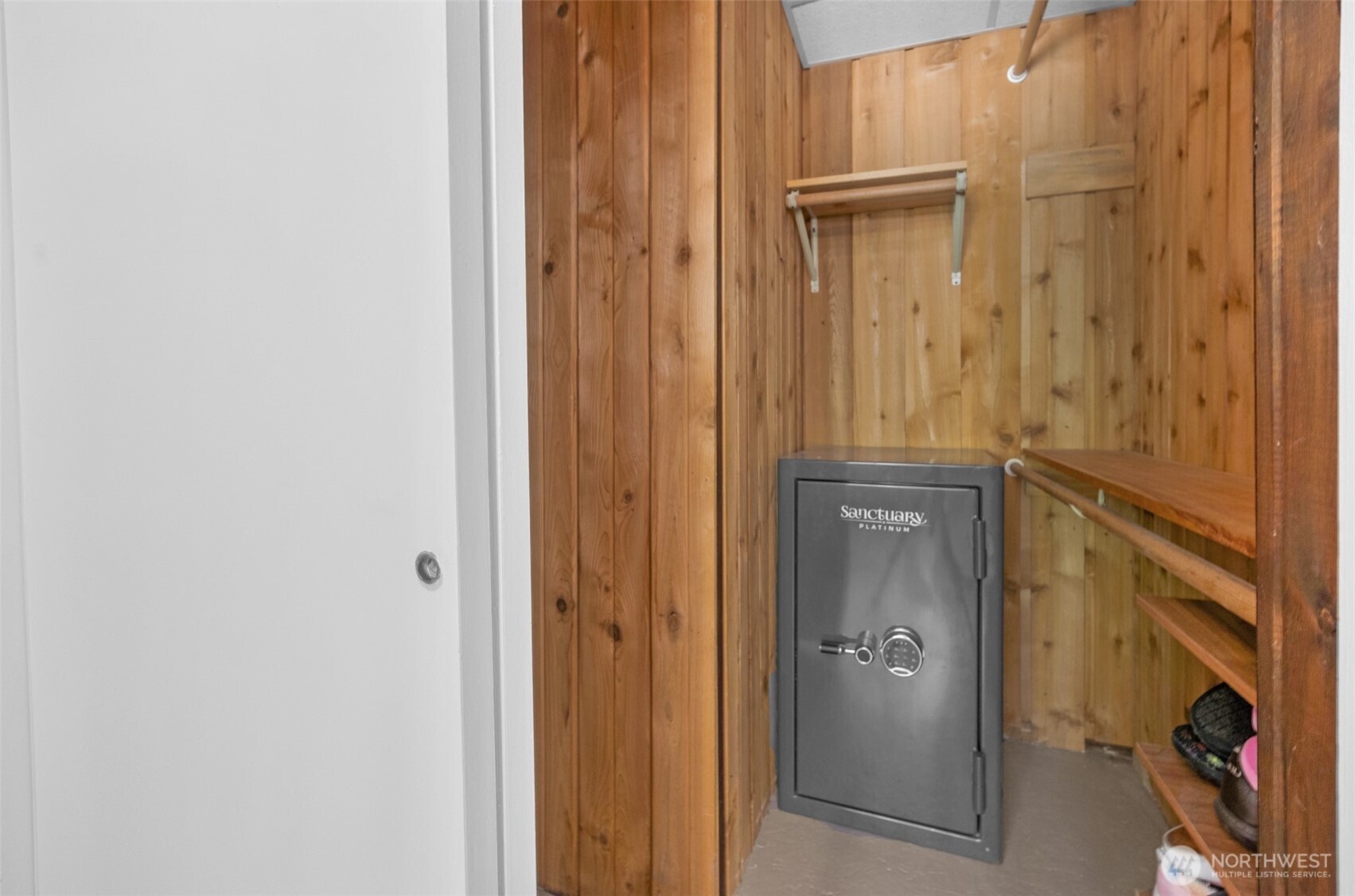 1010 Dyer Road Property Photo 19