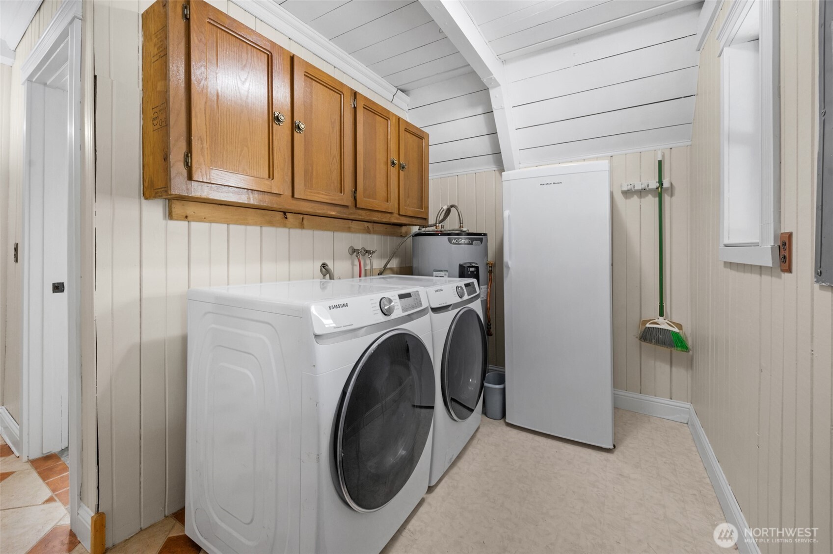 1010 Dyer Road Property Photo 24