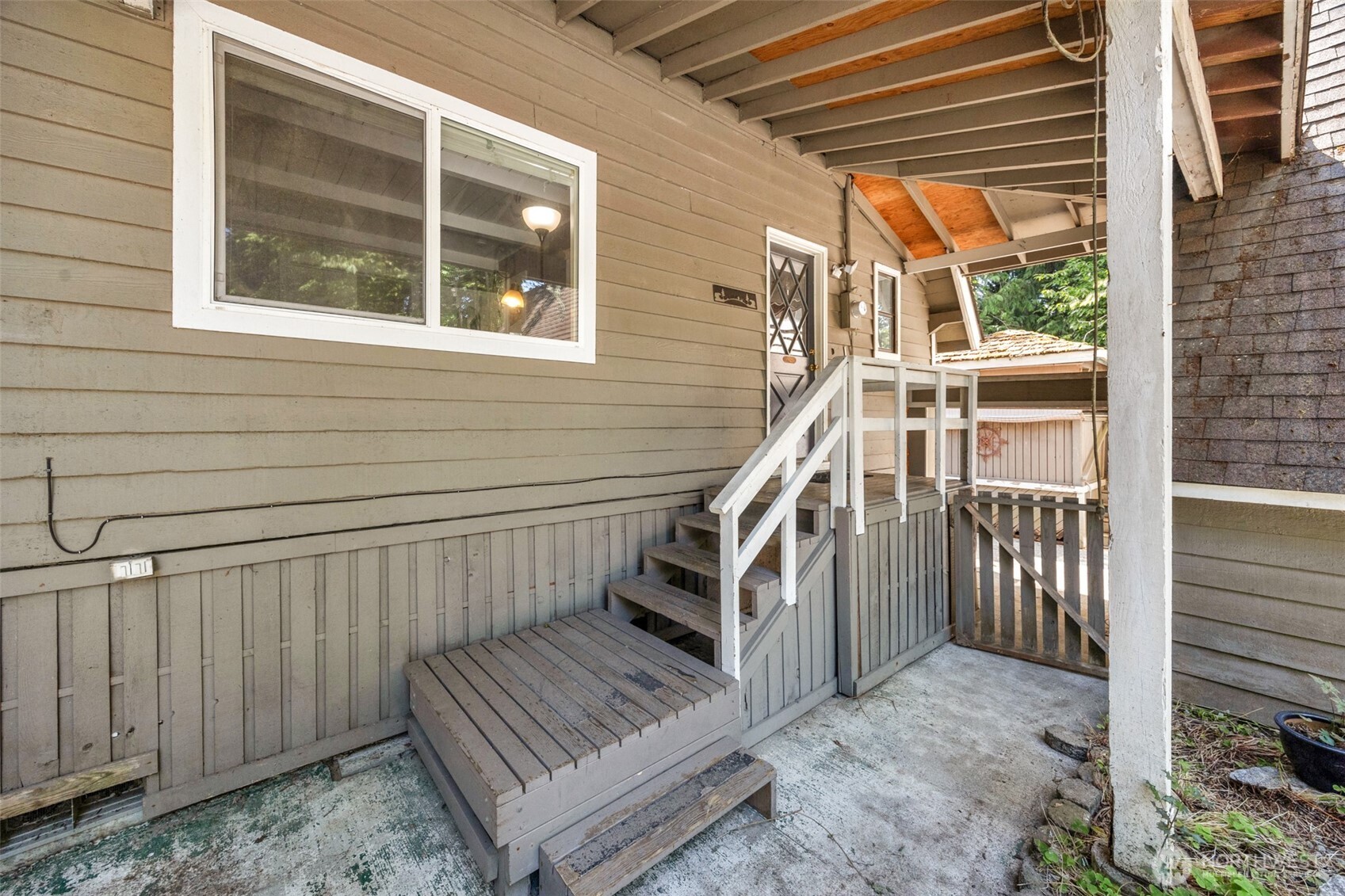 1010 Dyer Road Property Photo 25