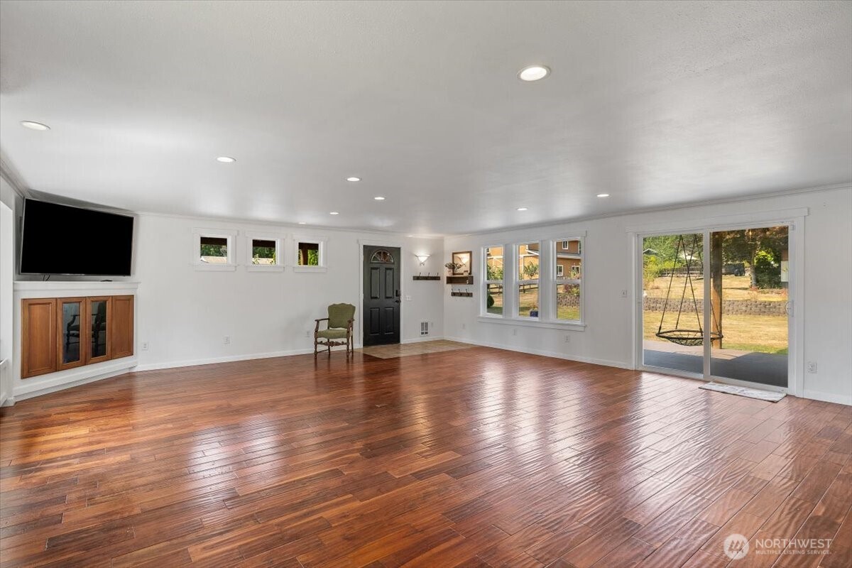 17909 Trombley Road Property Photo 9