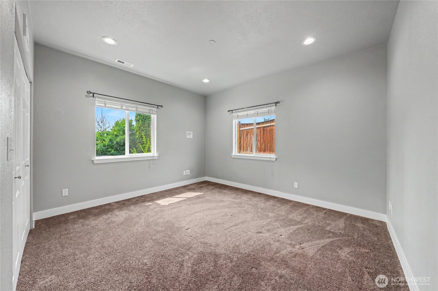 154 S Meadowbrook Lane Property Photo 31