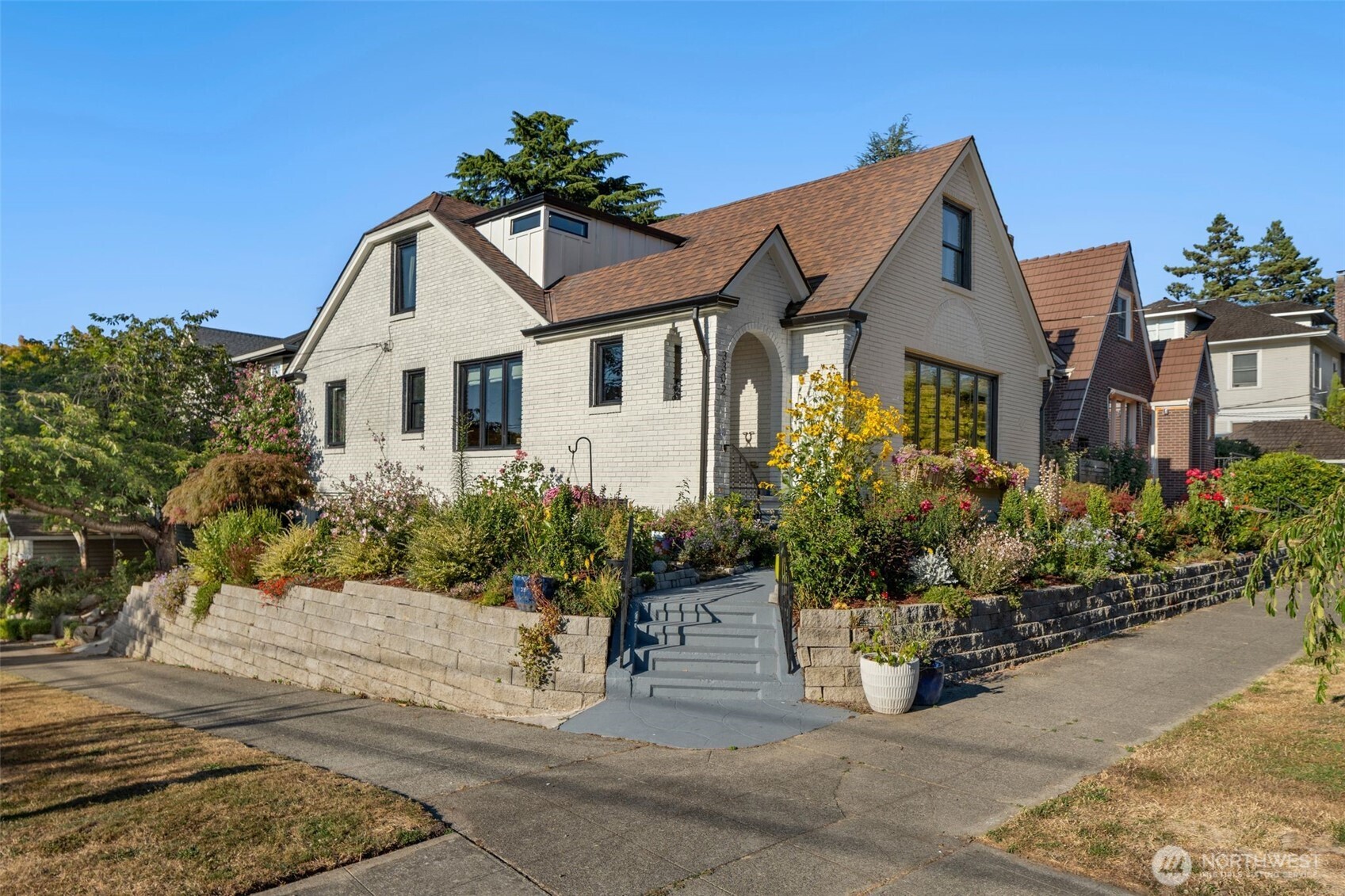 3302 E Pine Street Property Photo 1