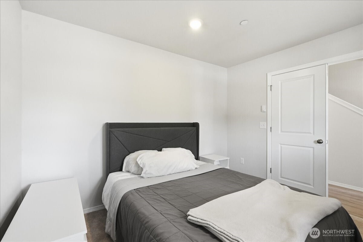 3244 Juno Court B Property Photo 5