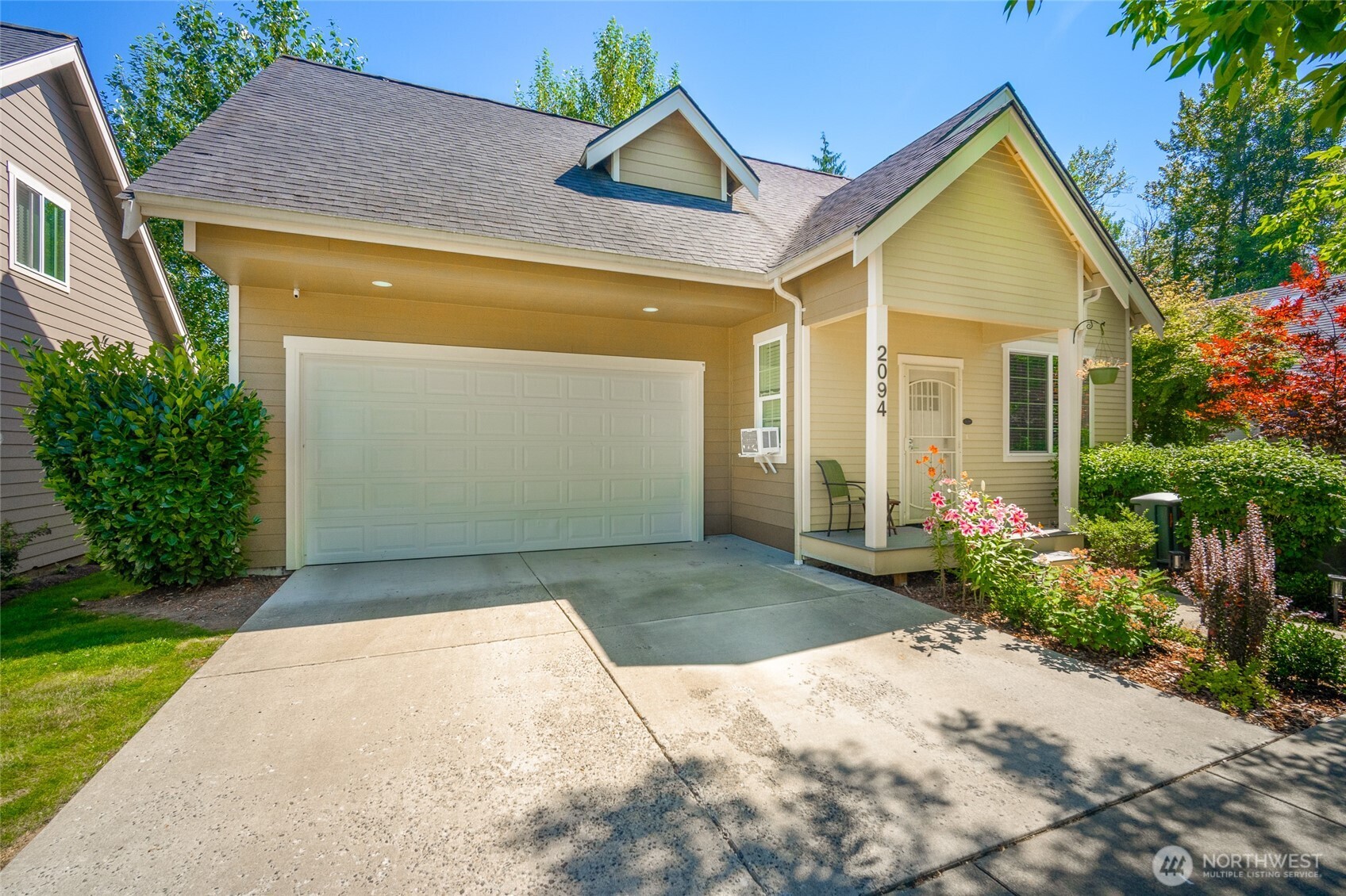 2094 Calico Loop Property Photo 1