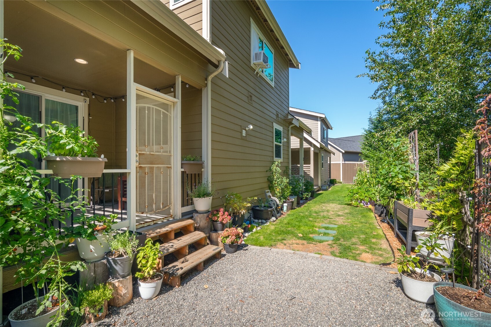 2094 Calico Loop Property Photo 37