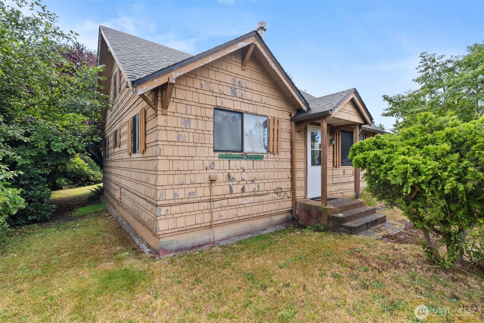 802 S Montesano Street Property Photo 32