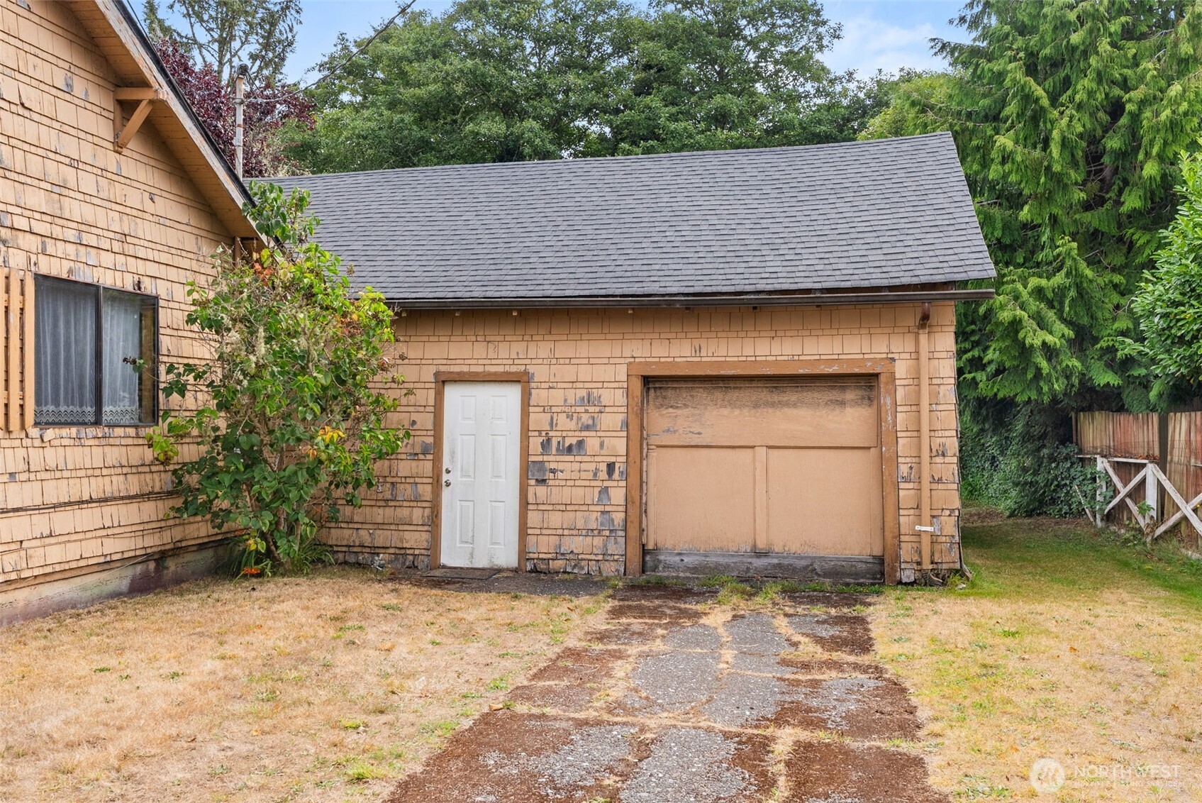 802 S Montesano Street Property Photo 33