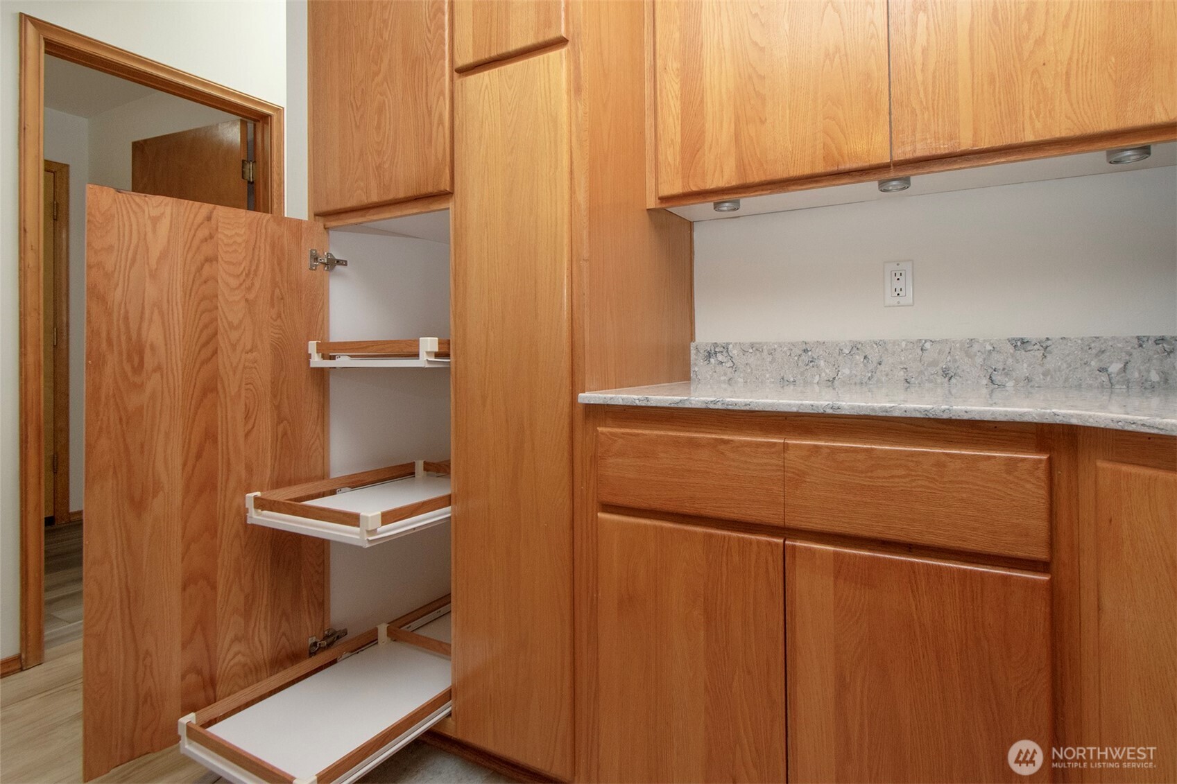 716 S N Street Property Photo 17