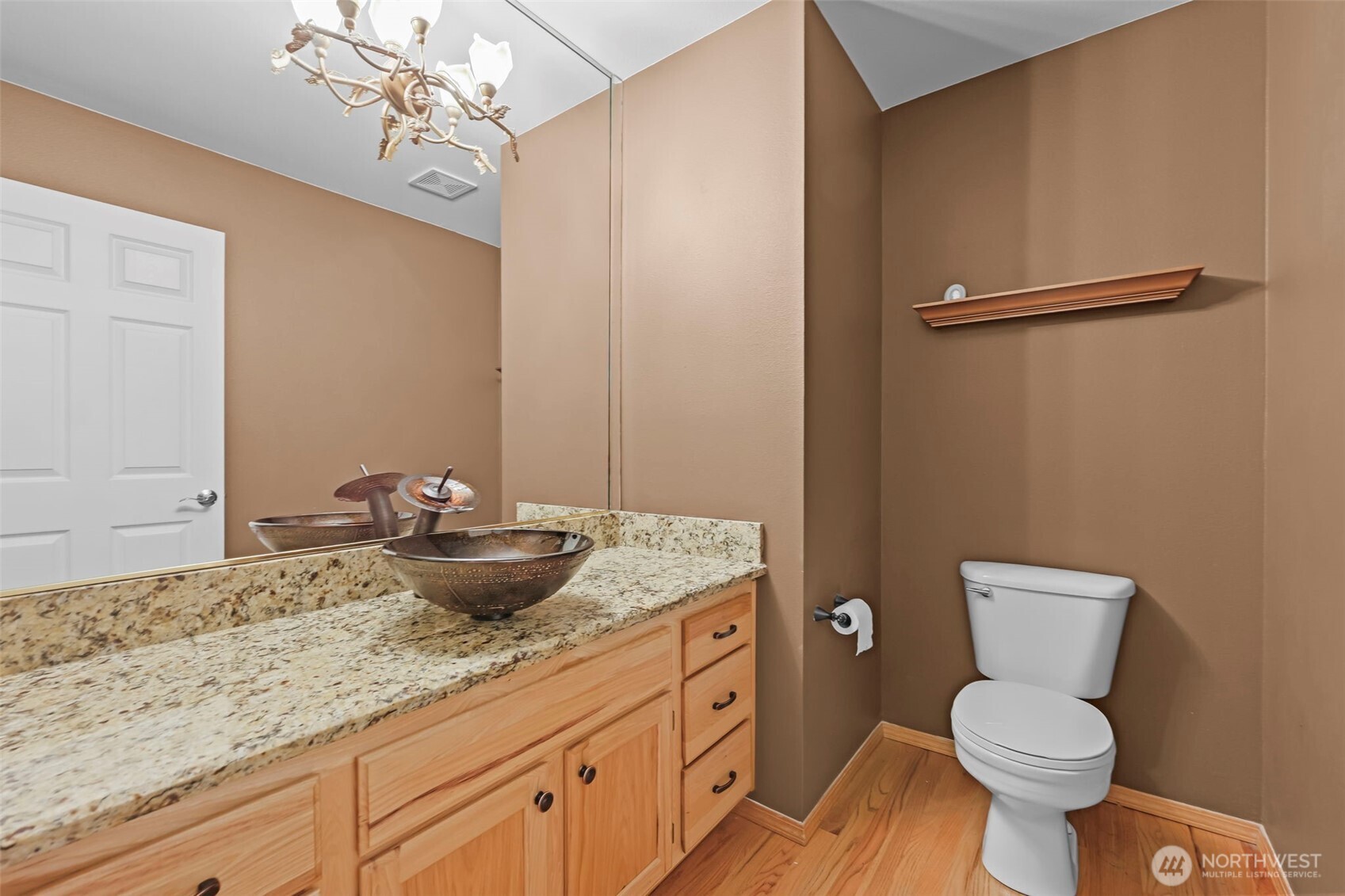 3918 Norpoint Way Property Photo 12