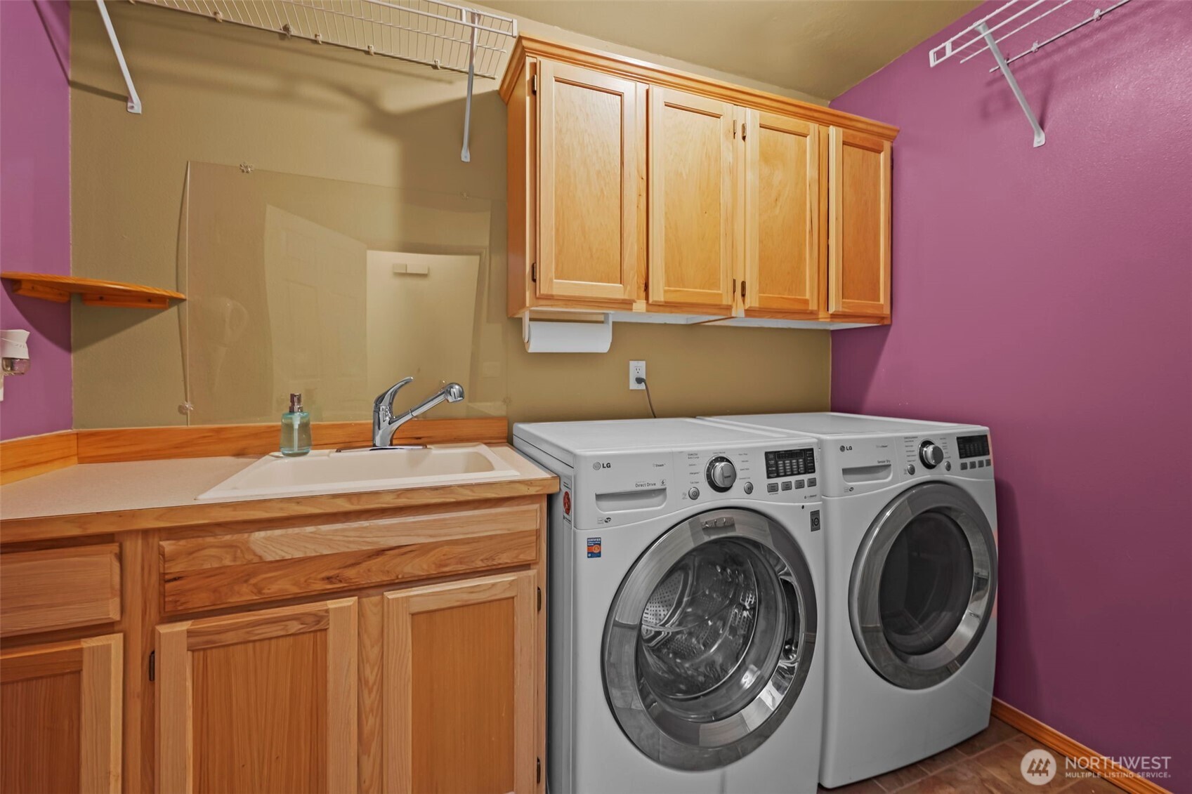 3918 Norpoint Way Property Photo 13