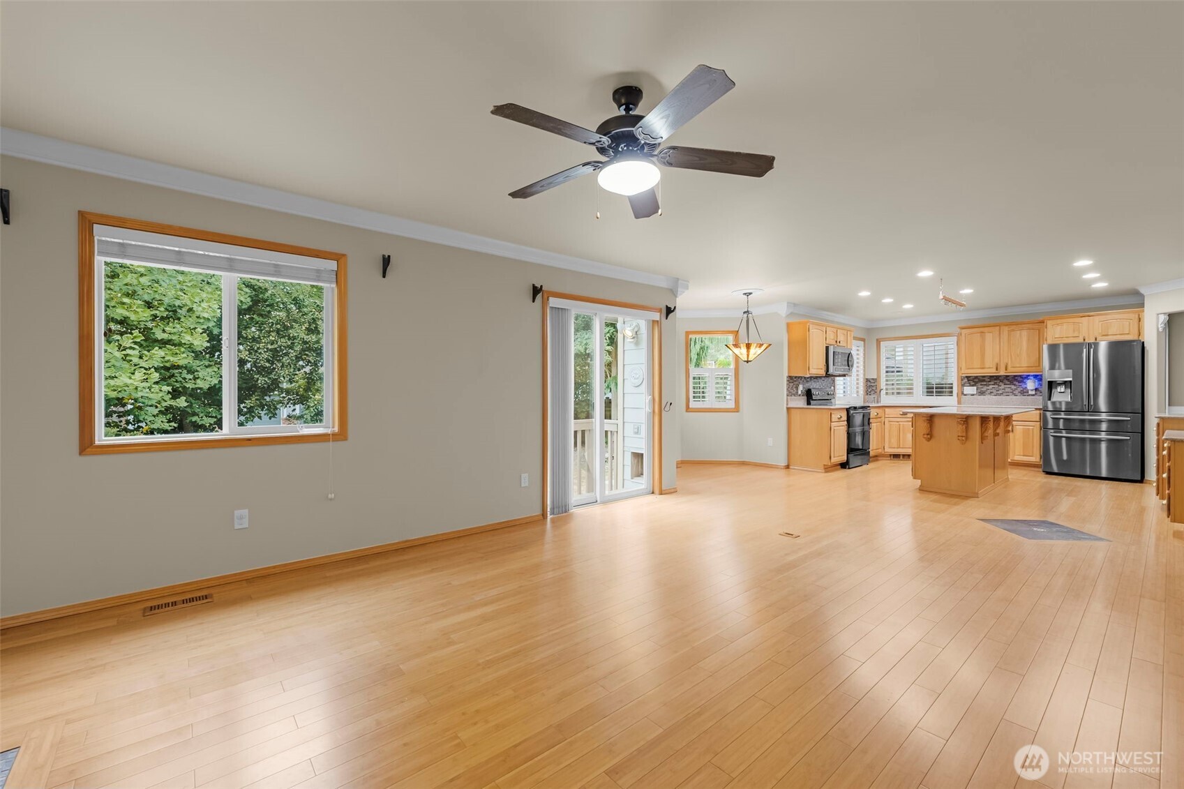 3918 Norpoint Way Property Photo 17