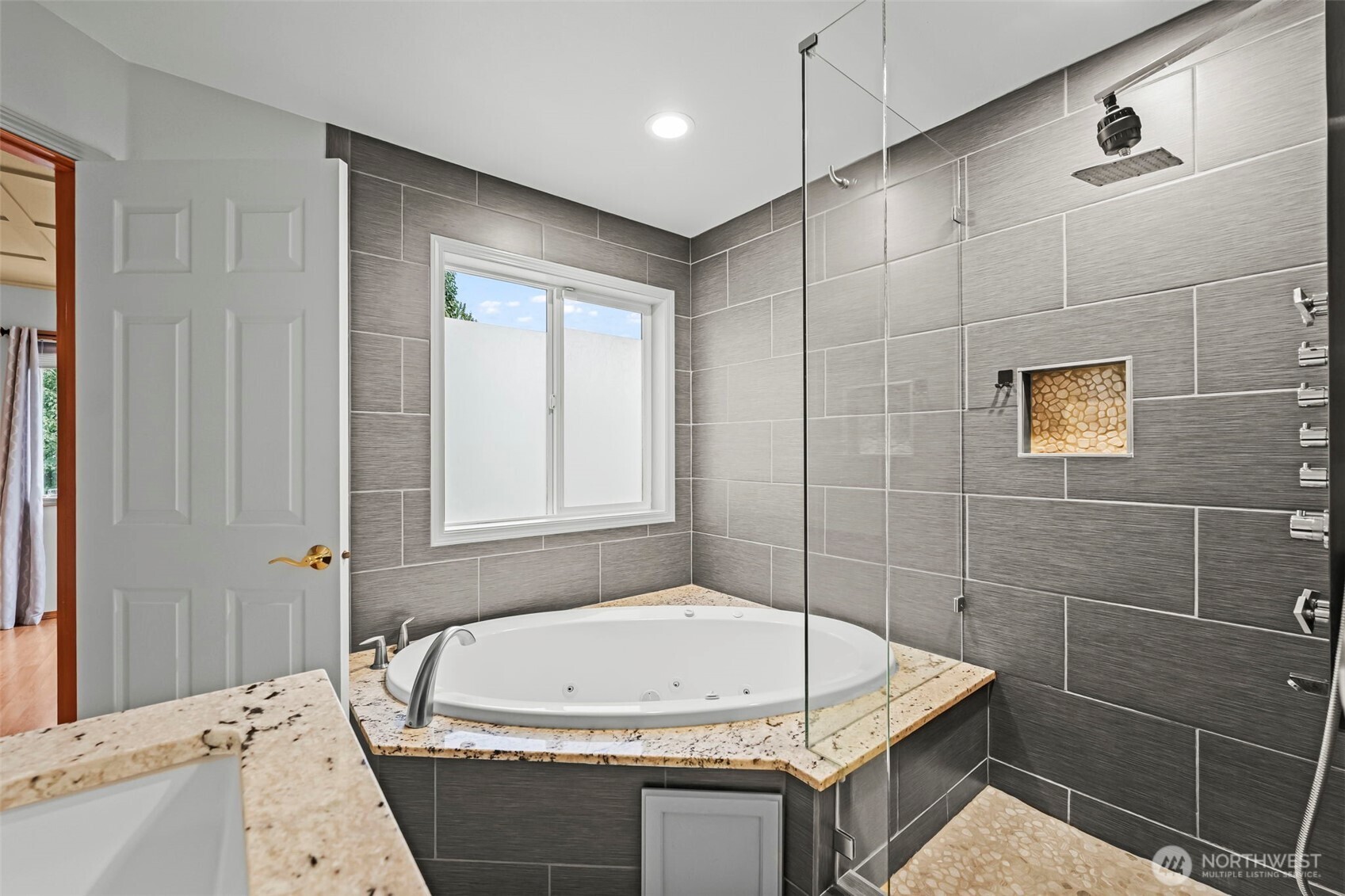 3918 Norpoint Way Property Photo 28
