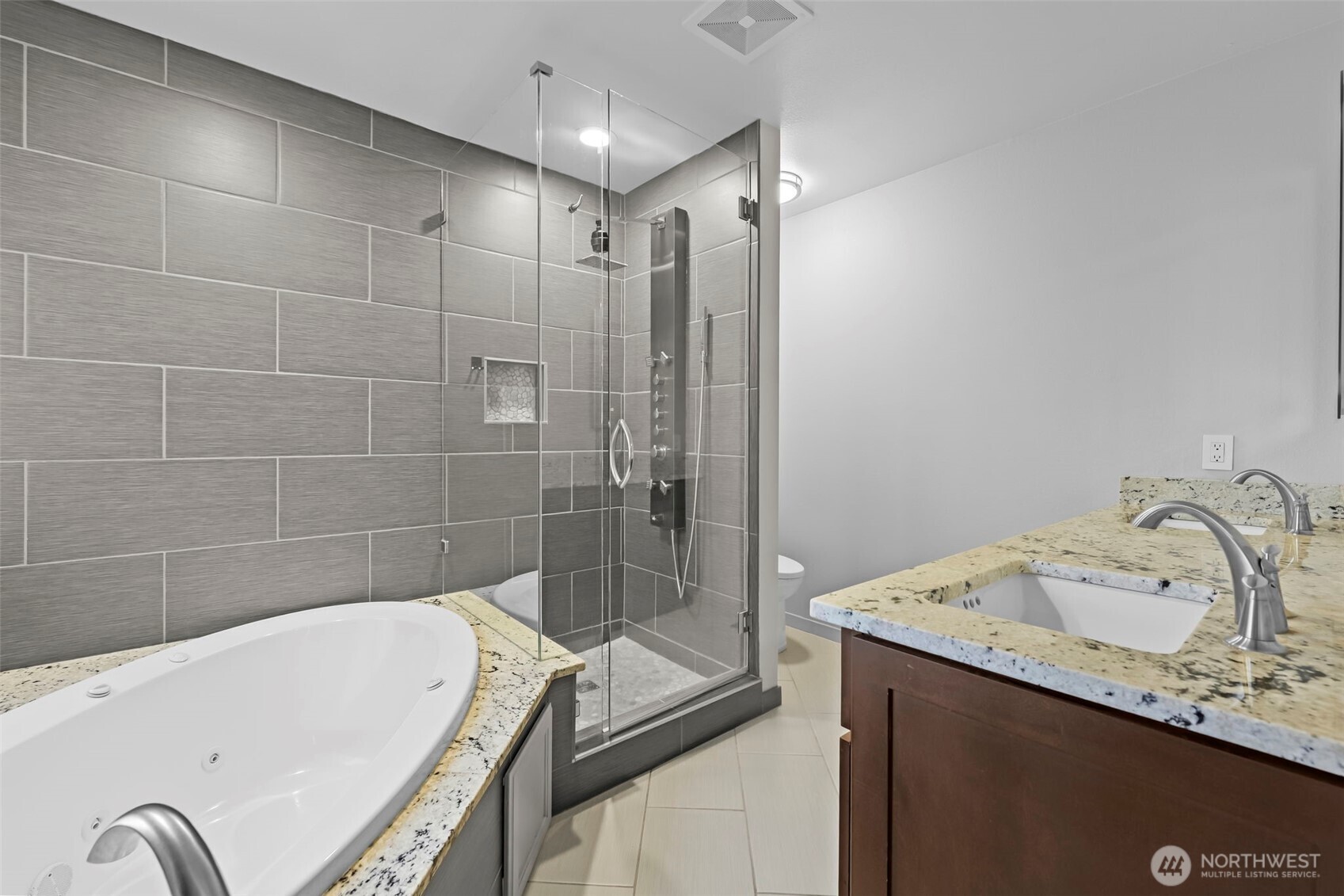 3918 Norpoint Way Property Photo 29