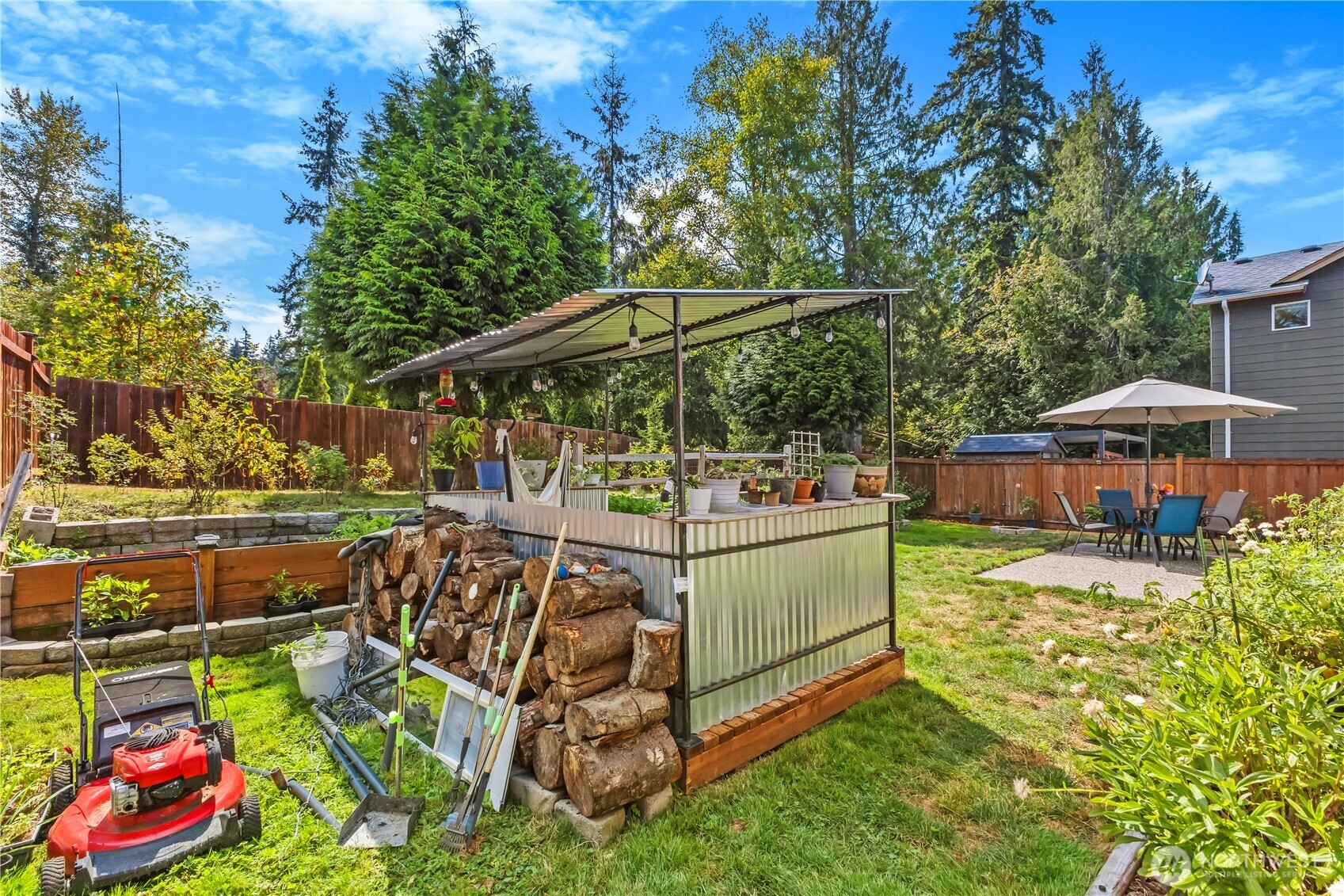 420 Barry Loop Property Photo 32