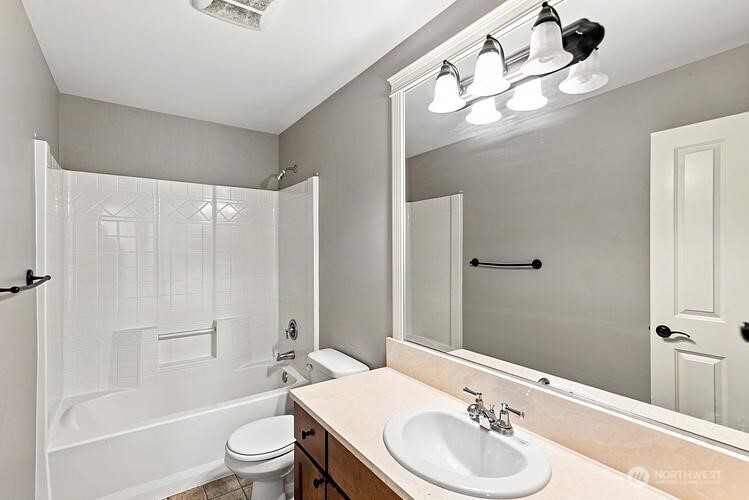 5264 S 285th Street Property Photo 3