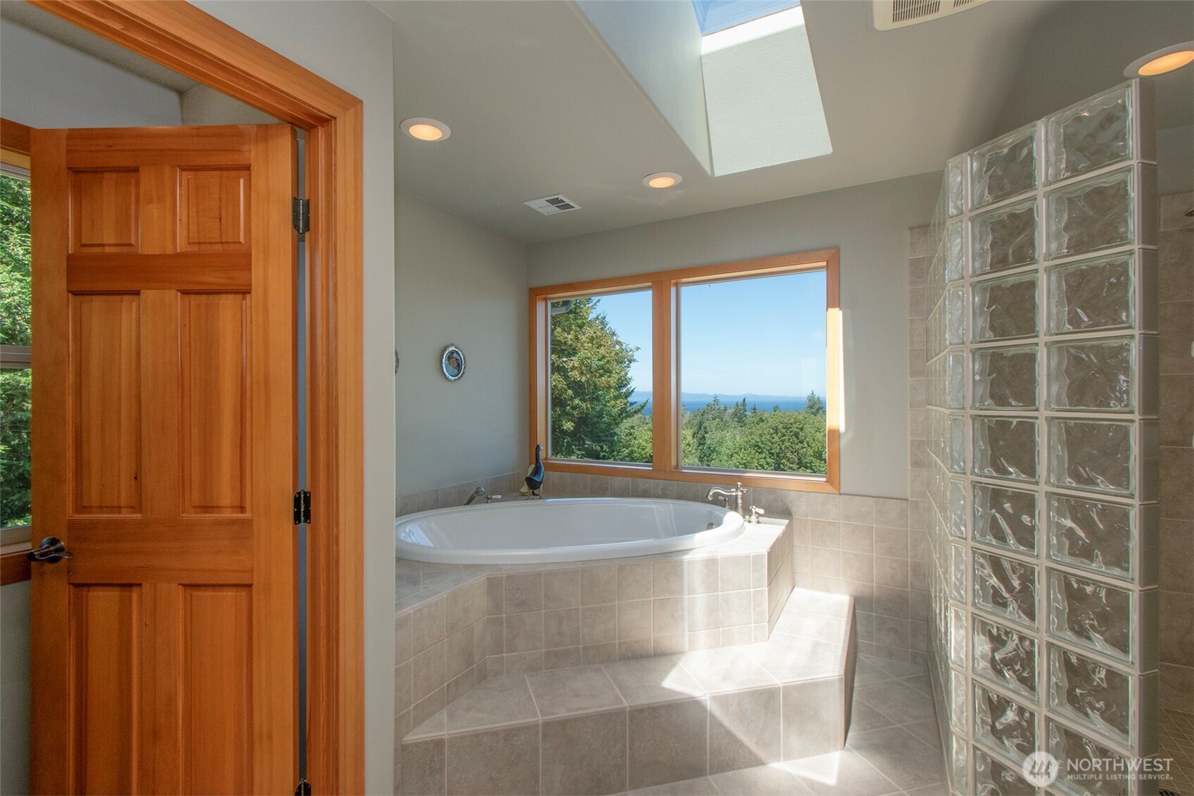 1668 Freshwater Bay Road Property Photo 32
