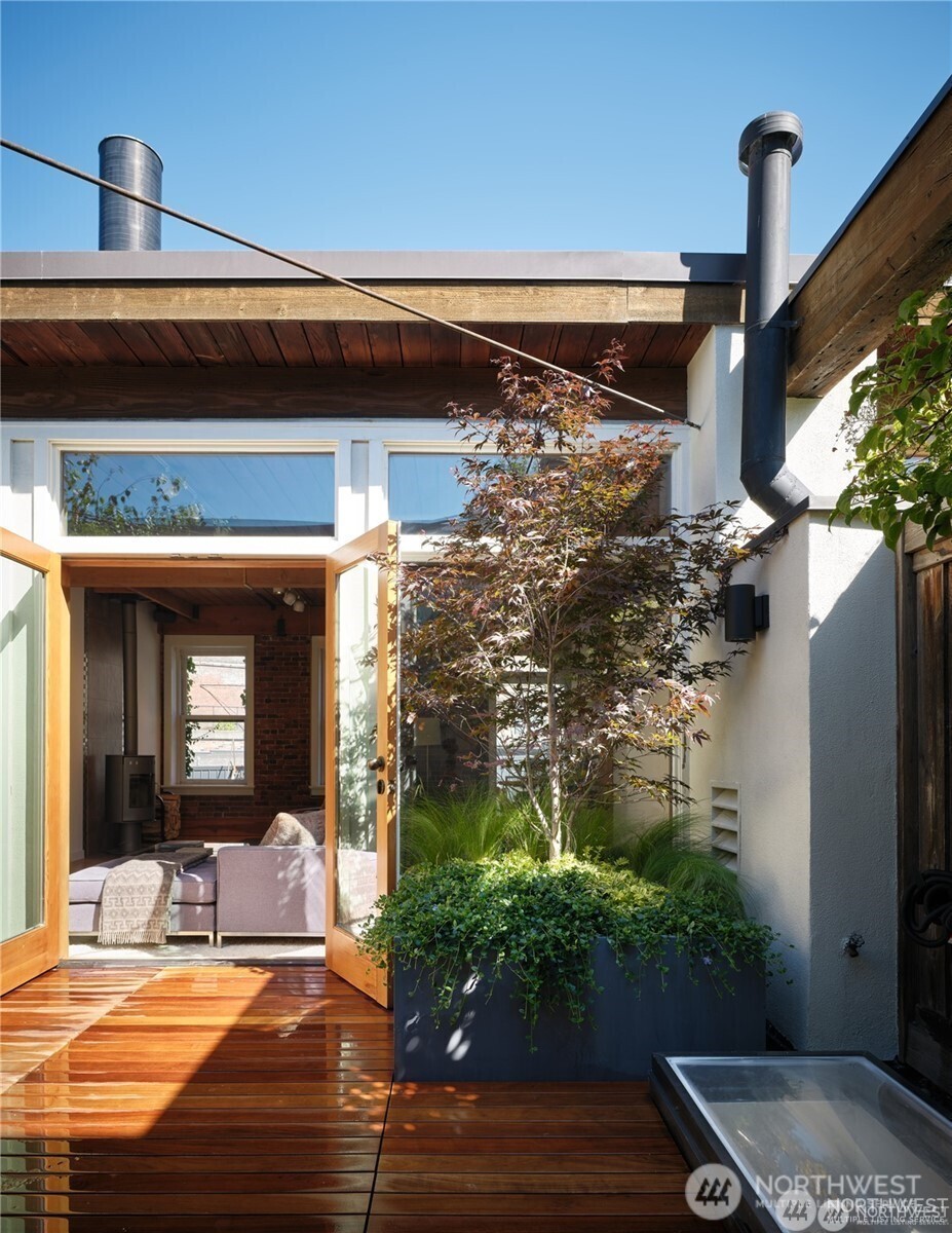 611 Post Avenue 7 Property Photo 4