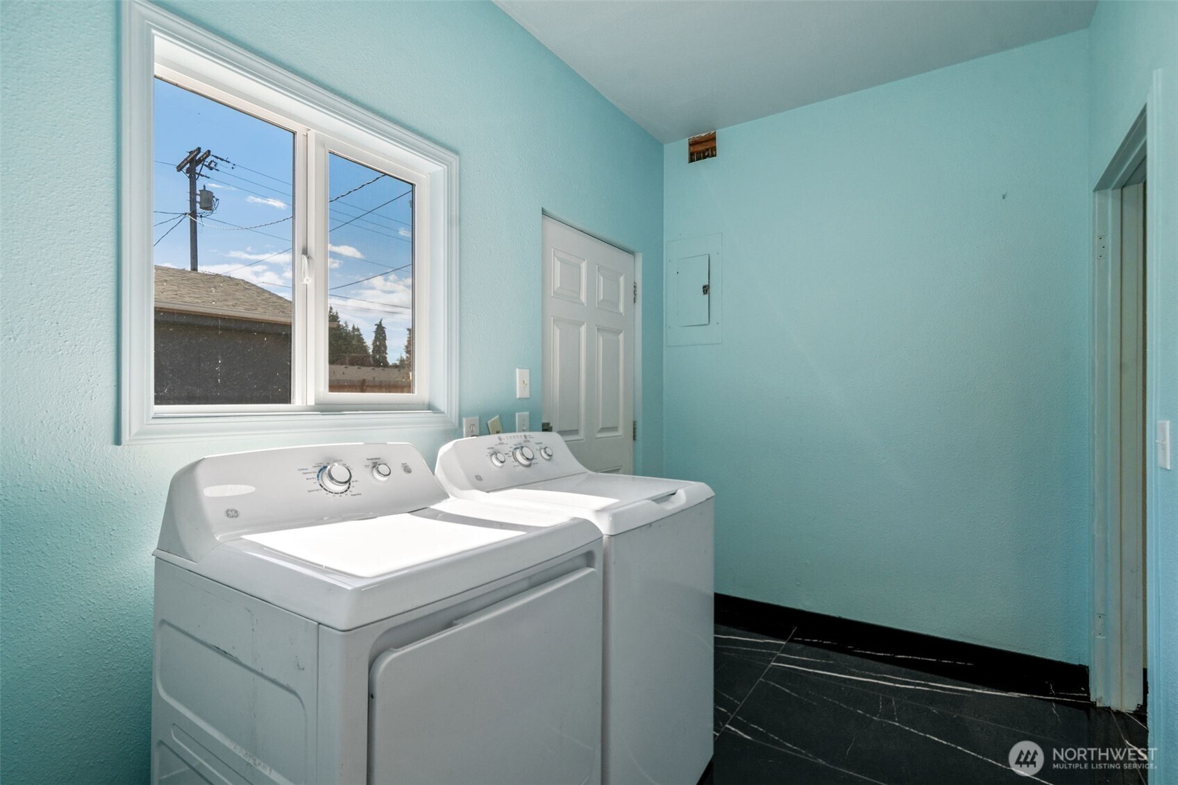 2015 Adams Street Property Photo 25