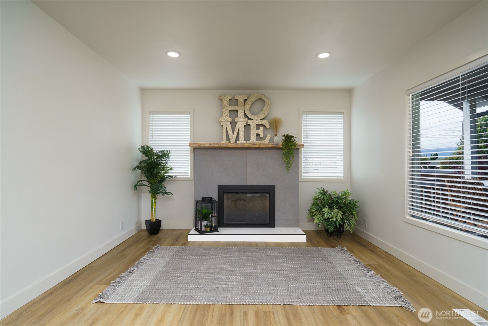 8387 Dyer Street Property Photo 8