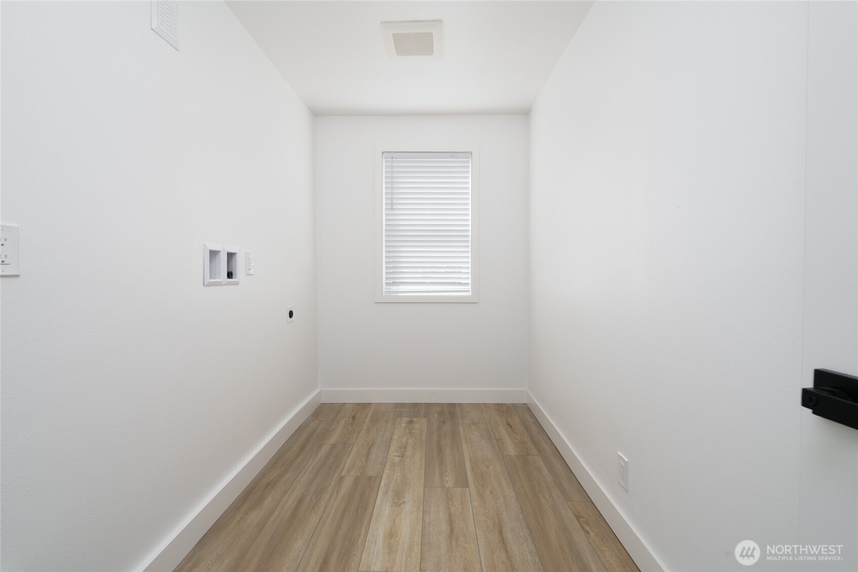 8387 Dyer Street Property Photo 22