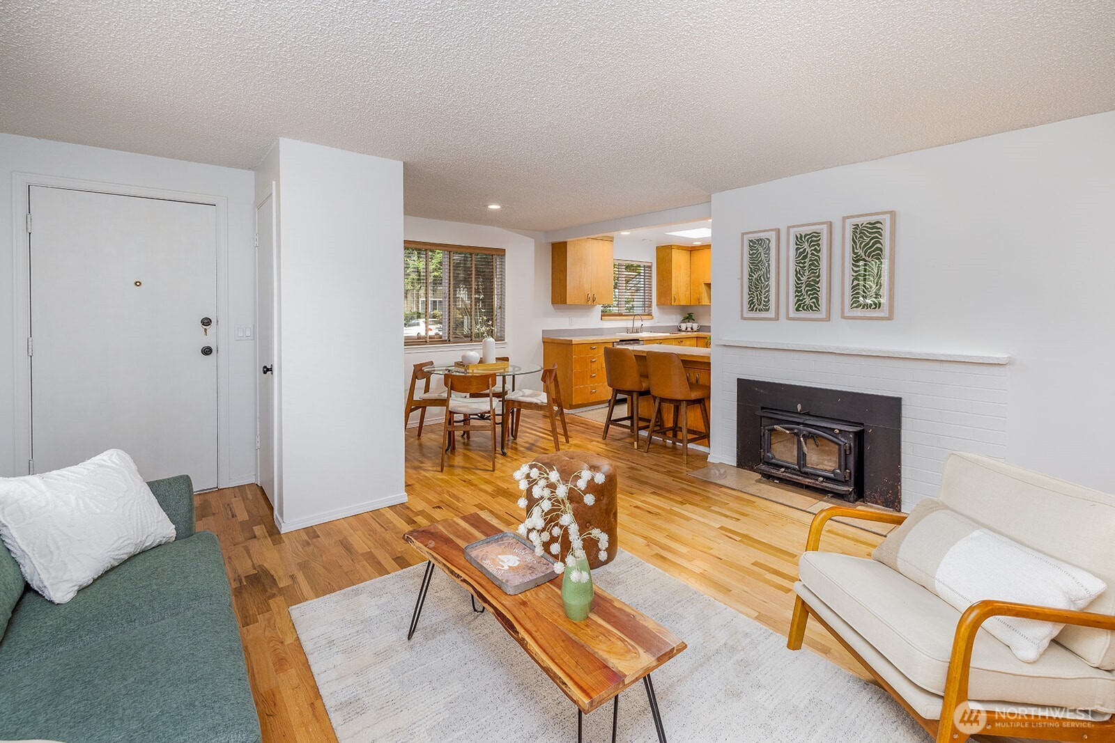 13734 Stone Avenue Property Photo 2