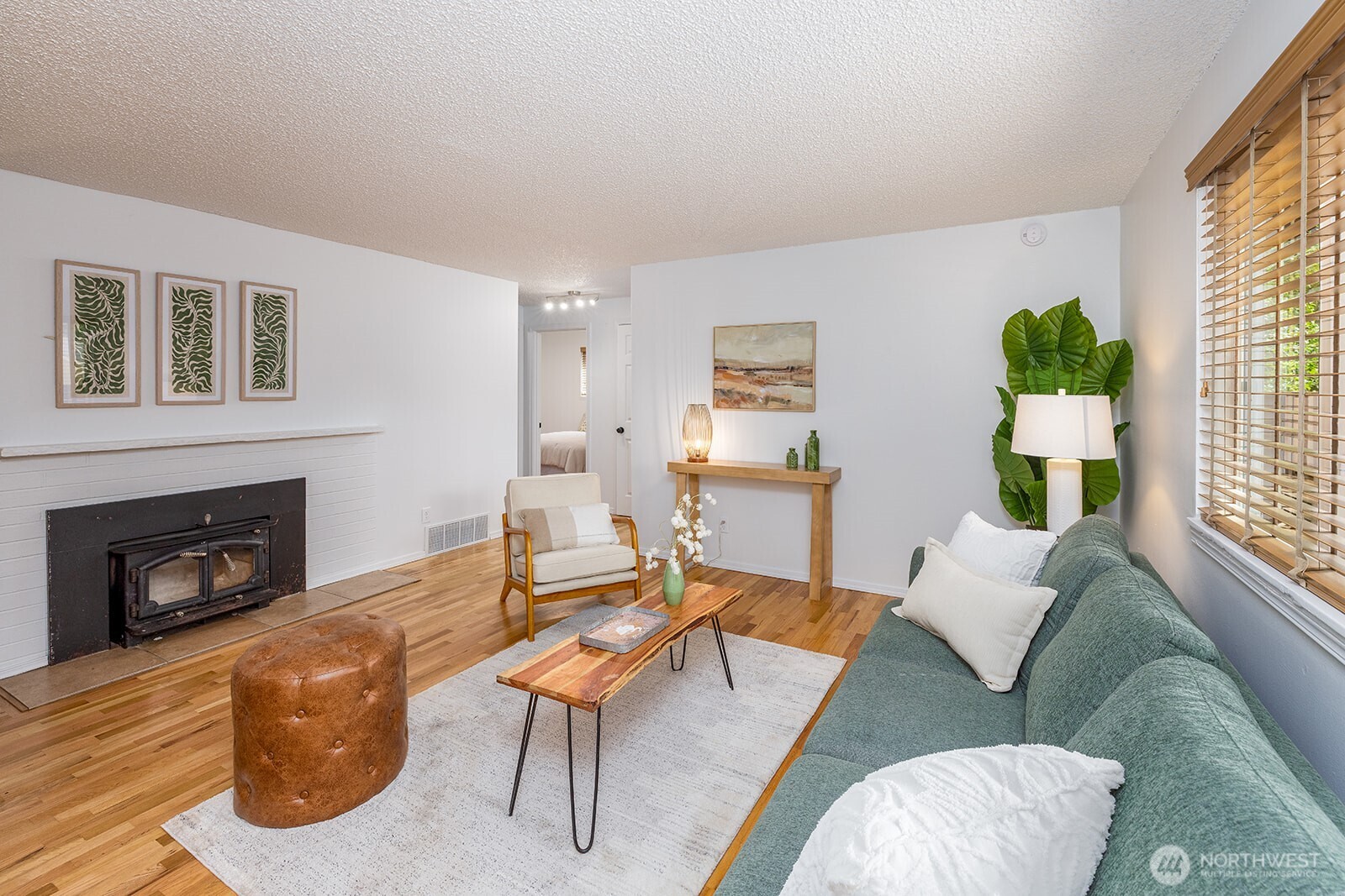 13734 Stone Avenue Property Photo 3