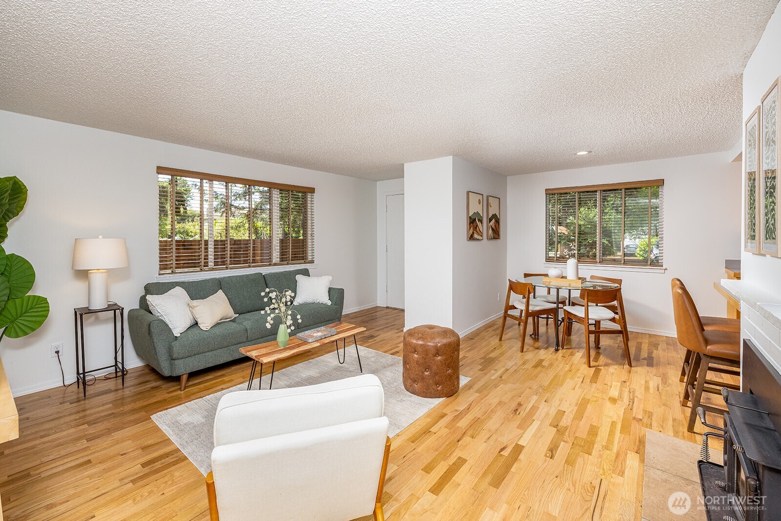 13734 Stone Avenue Property Photo 4