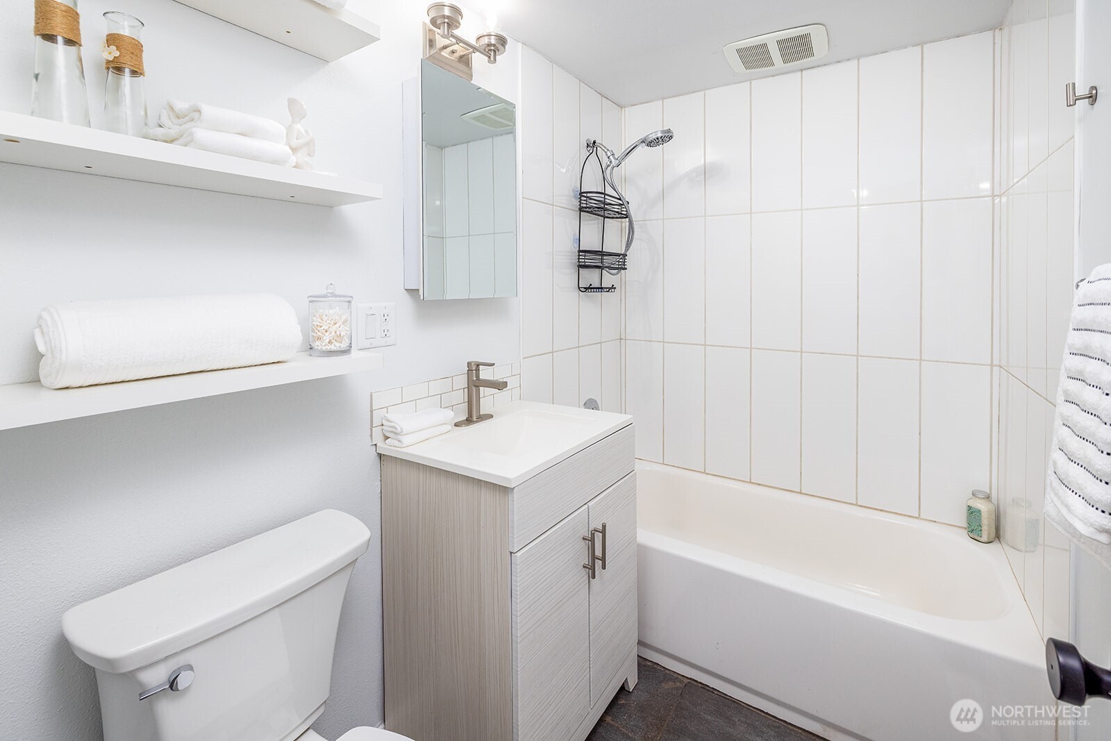 13734 Stone Avenue Property Photo 11